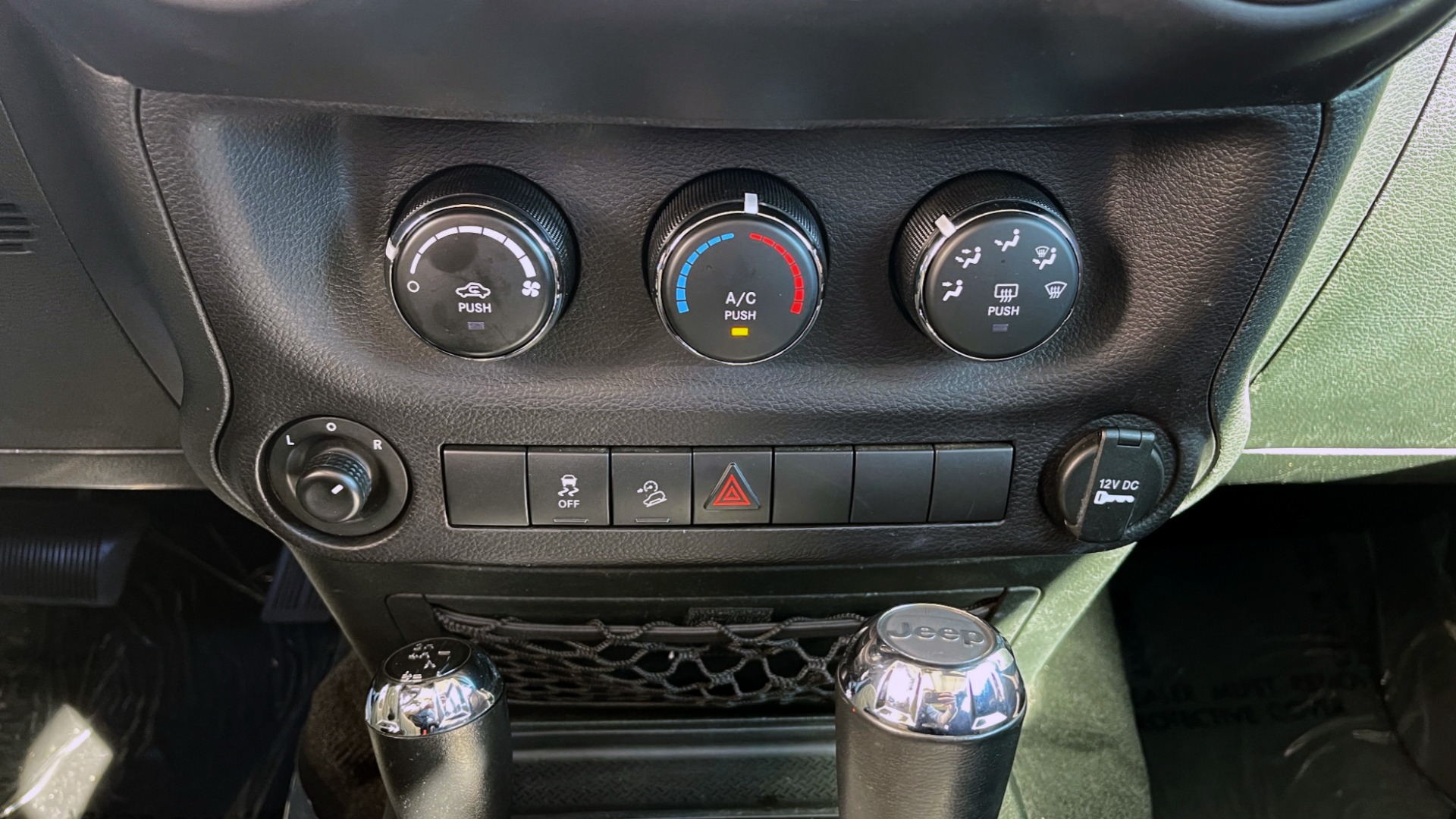 Used 2018 Jeep WRANGLER JK UNLIMITED SPORT S 4X4 / 3.6L V6 / AUTO / HARD-TOP / 20IN WHEELS for sale Sold at Formula Imports in Charlotte NC 28227 42