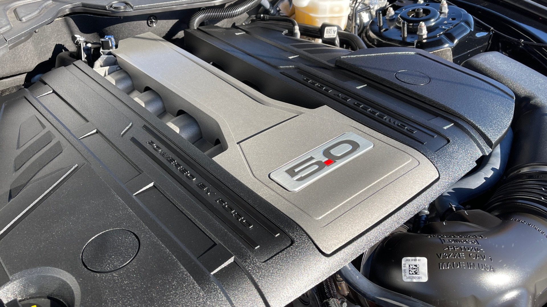 Used 2019 Ford MUSTANG GT PREMIUM 5.0L / AUTO / SYNC3 8IN SCREEN / 19IN WHLS / REARVIEW for sale Sold at Formula Imports in Charlotte NC 28227 10