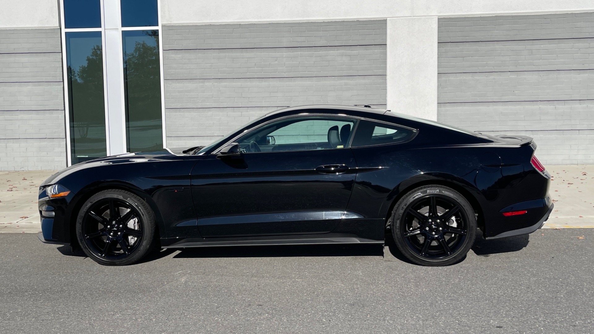 Used 2019 Ford MUSTANG GT PREMIUM 5.0L / AUTO / SYNC3 8IN SCREEN / 19IN WHLS / REARVIEW for sale Sold at Formula Imports in Charlotte NC 28227 2
