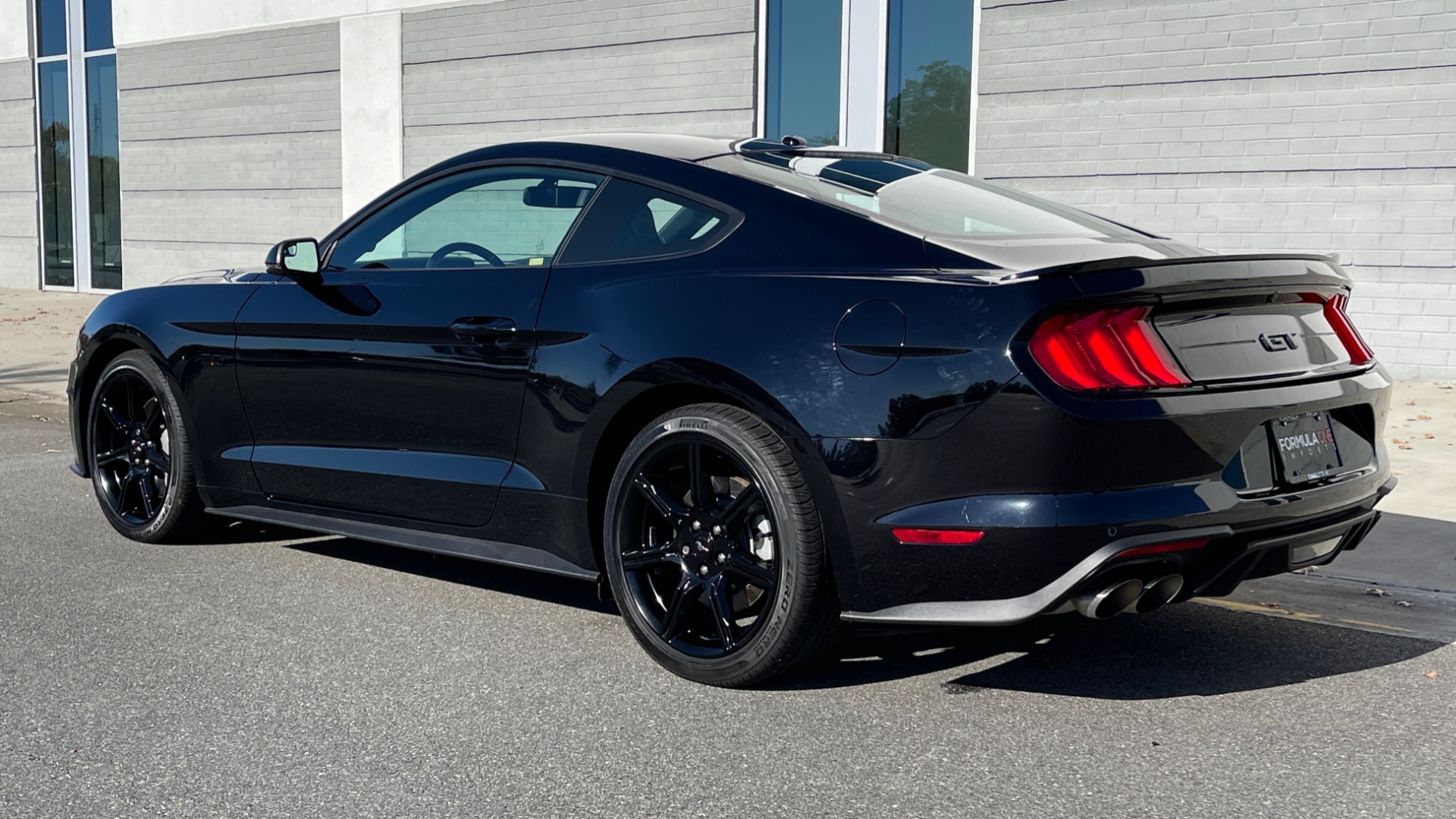 Used 2019 Ford MUSTANG GT PREMIUM 5.0L / AUTO / SYNC3 8IN SCREEN / 19IN WHLS / REARVIEW for sale Sold at Formula Imports in Charlotte NC 28227 3