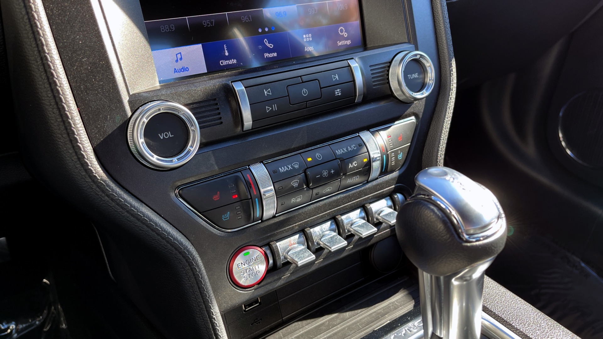 Used 2019 Ford MUSTANG GT PREMIUM 5.0L / AUTO / SYNC3 8IN SCREEN / 19IN WHLS / REARVIEW for sale Sold at Formula Imports in Charlotte NC 28227 43