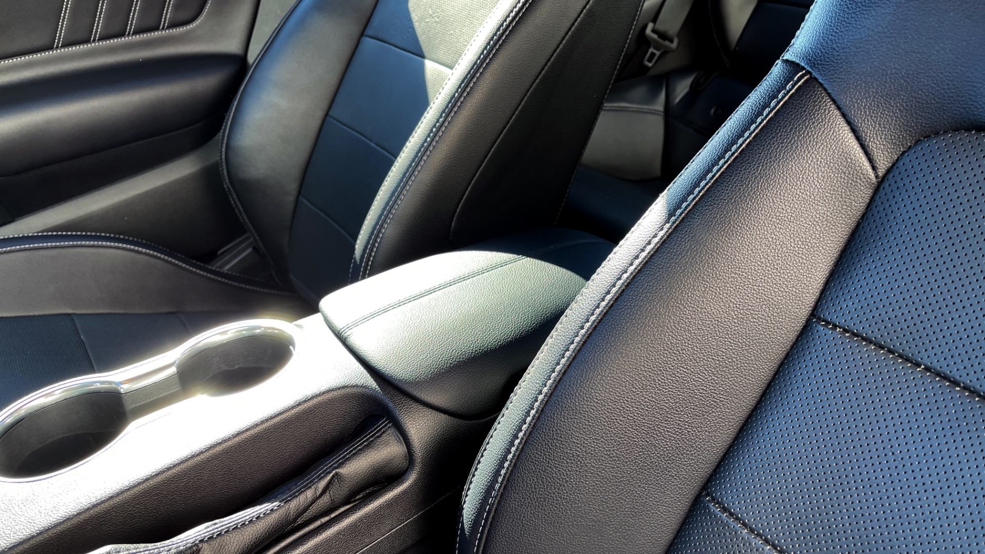Used 2019 Ford MUSTANG GT PREMIUM 5.0L / AUTO / SYNC3 8IN SCREEN / 19IN WHLS / REARVIEW for sale Sold at Formula Imports in Charlotte NC 28227 49