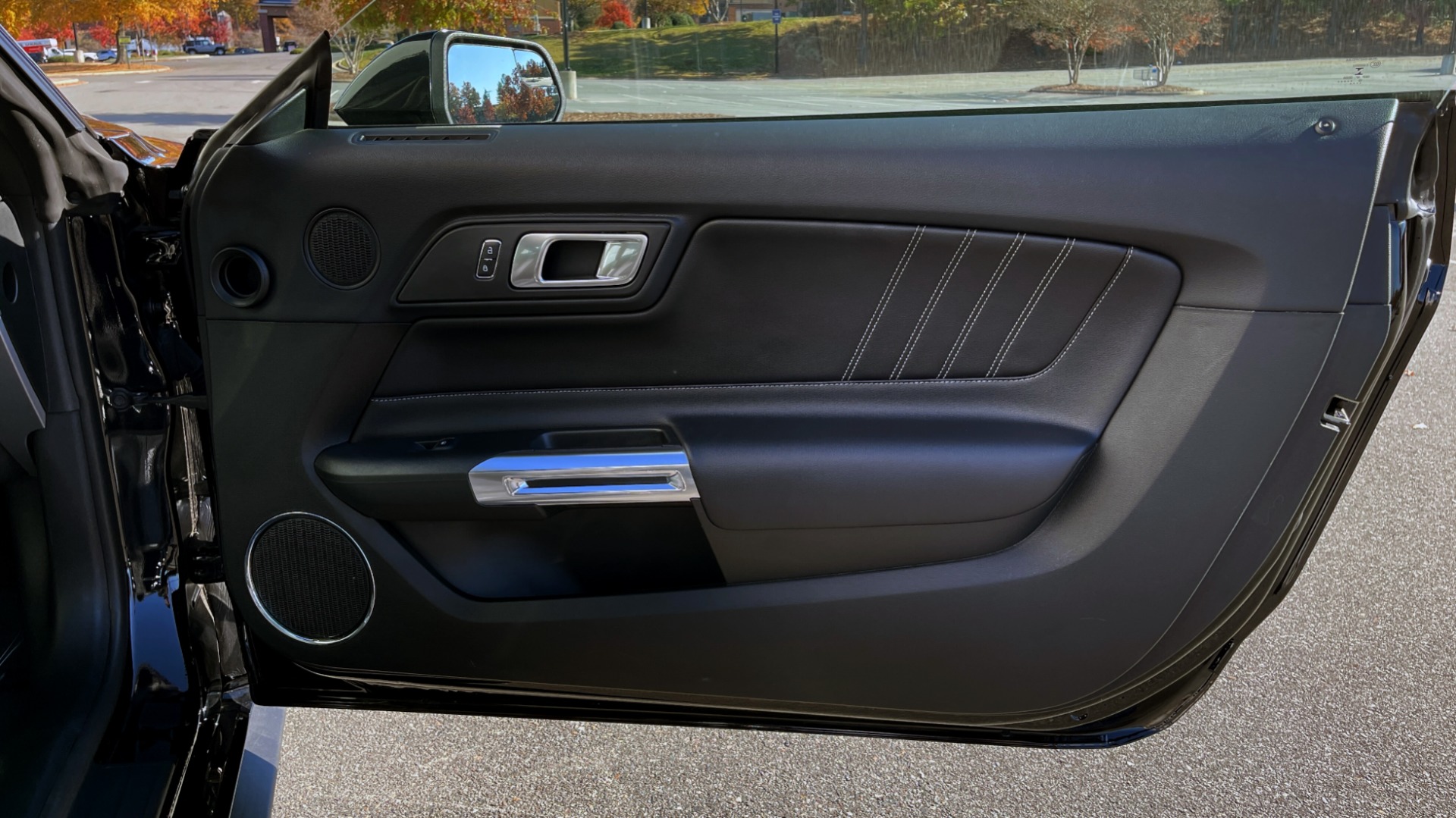 Used 2019 Ford MUSTANG GT PREMIUM 5.0L / AUTO / SYNC3 8IN SCREEN / 19IN WHLS / REARVIEW for sale Sold at Formula Imports in Charlotte NC 28227 50