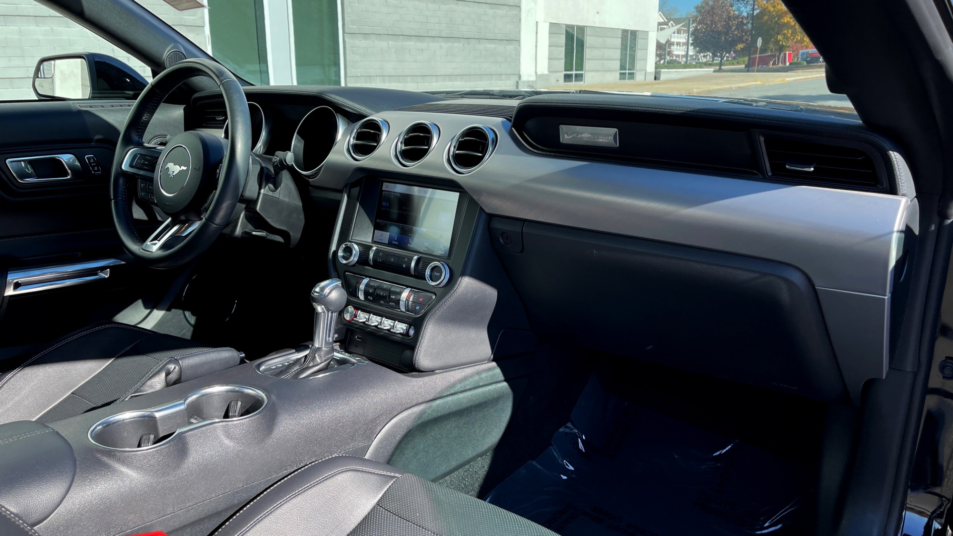 Used 2019 Ford MUSTANG GT PREMIUM 5.0L / AUTO / SYNC3 8IN SCREEN / 19IN WHLS / REARVIEW for sale Sold at Formula Imports in Charlotte NC 28227 52
