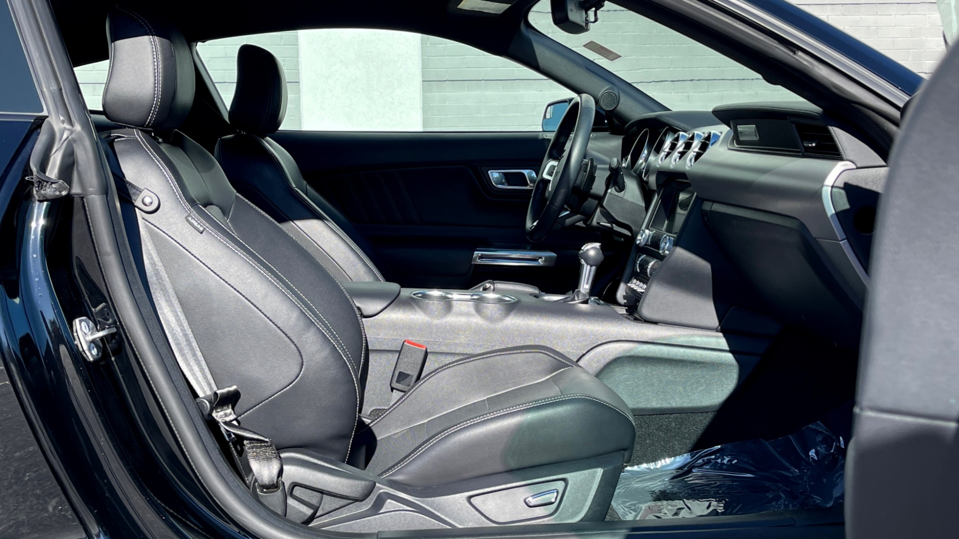 Used 2019 Ford MUSTANG GT PREMIUM 5.0L / AUTO / SYNC3 8IN SCREEN / 19IN WHLS / REARVIEW for sale Sold at Formula Imports in Charlotte NC 28227 53