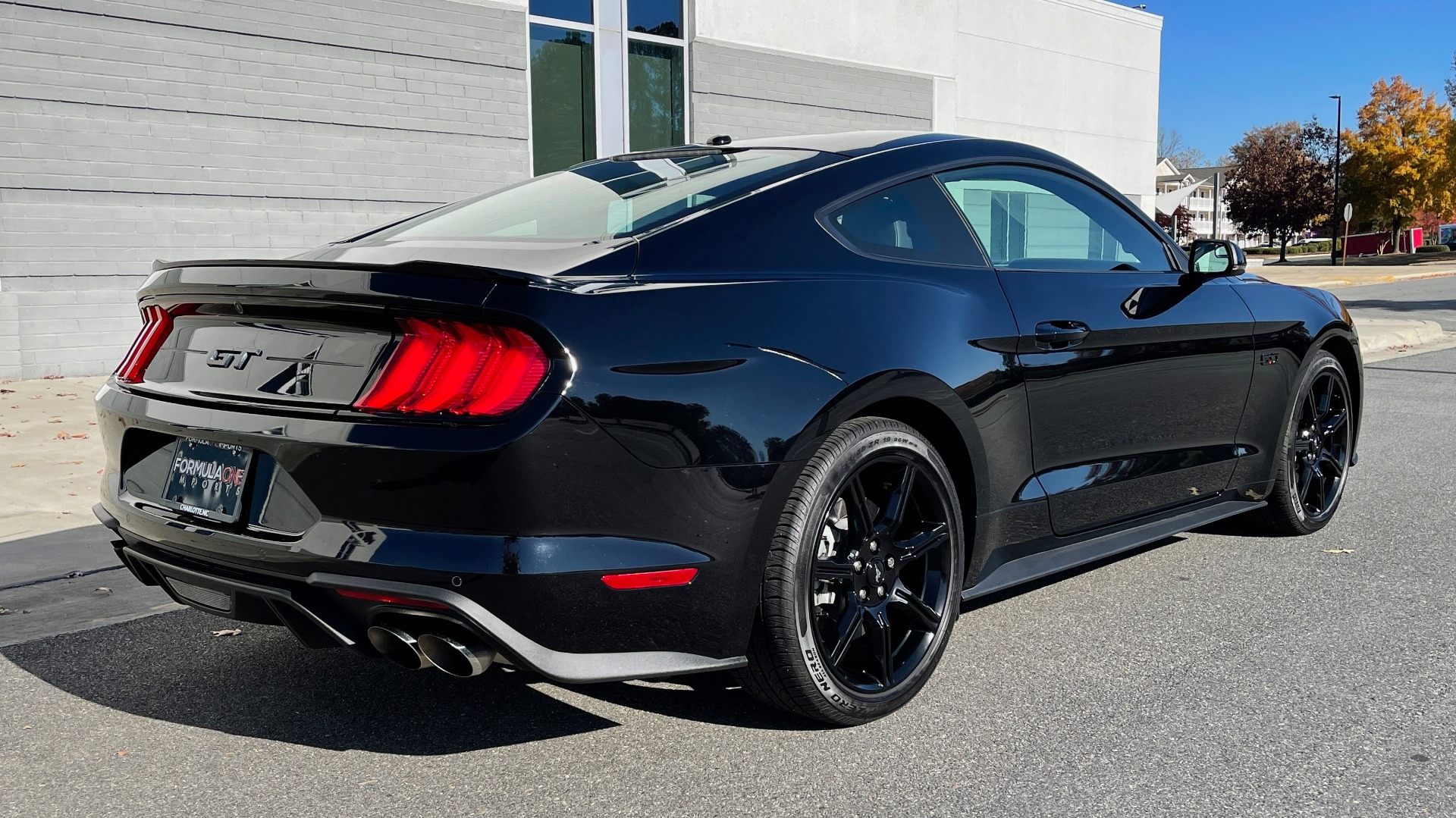 Used 2019 Ford MUSTANG GT PREMIUM 5.0L / AUTO / SYNC3 8IN SCREEN / 19IN WHLS / REARVIEW for sale Sold at Formula Imports in Charlotte NC 28227 6