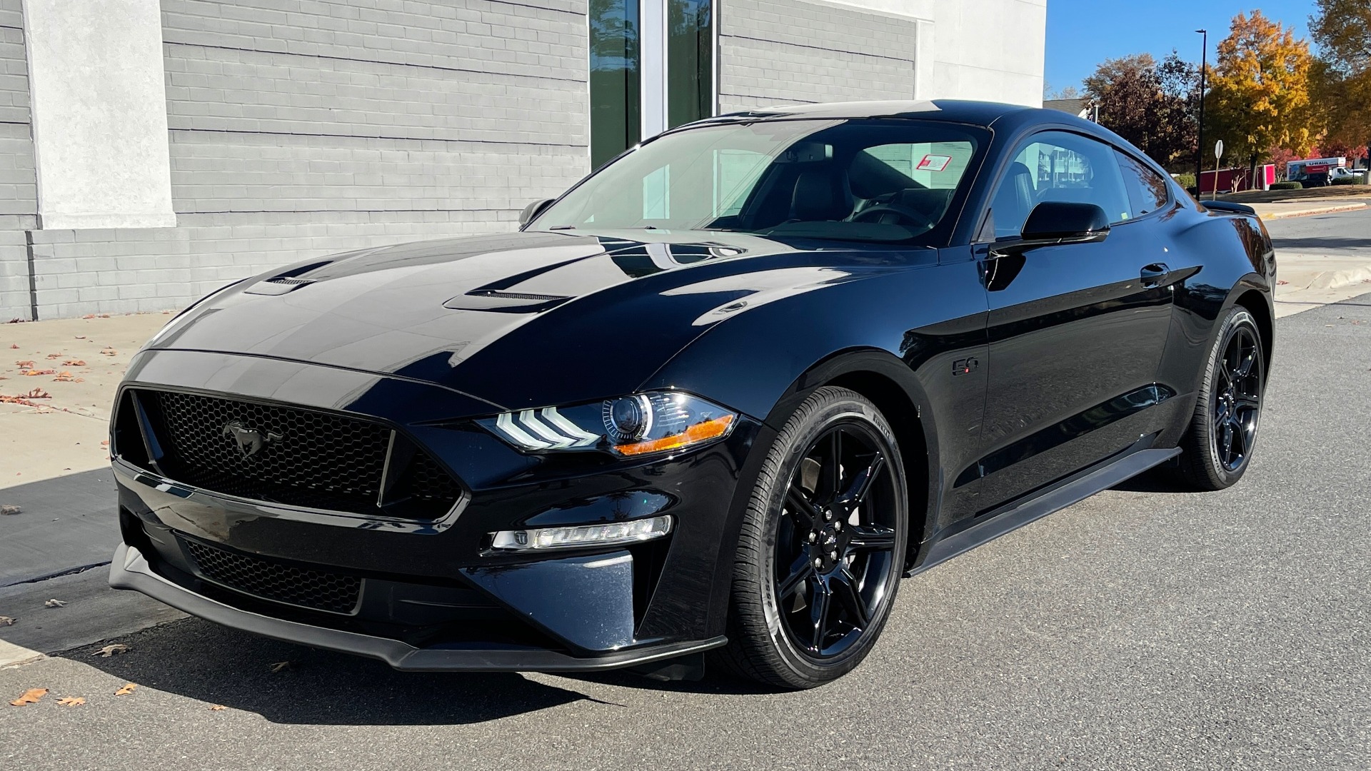 Used 2019 Ford MUSTANG GT PREMIUM 5.0L / 10-SPD AUTO / SYNC3 8IN SCREEN / 19IN WHEELS / REARVIEW for sale $40,995 at Formula Imports in Charlotte NC 28227 1