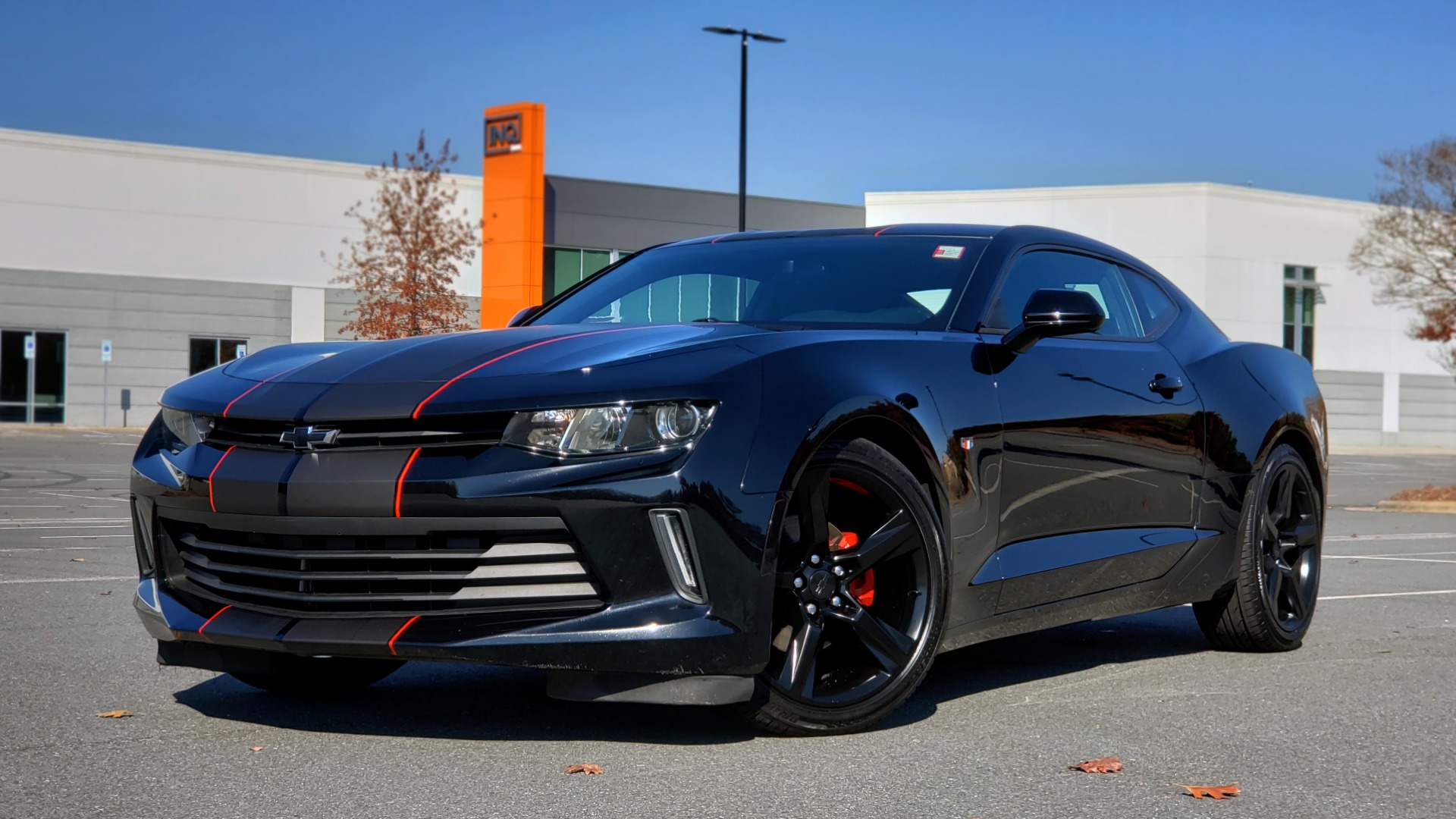 Used 2017 Chevrolet CAMARO 1LT 2DR COUPE 1LT / 2.0L TURBO / 8-SPD AUTO / TECH PKG / BOSE for sale $24,995 at Formula Imports in Charlotte NC 28227 3