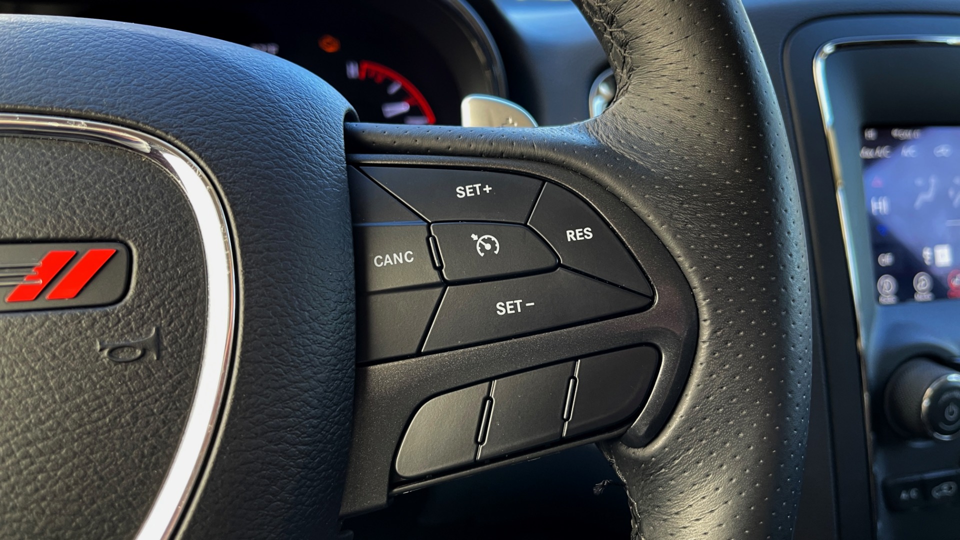 Used 2018 Dodge DURANGO GT RWD / 3.6L V6 / 8-SPD AUTO / APPLE CARPLAY / REARVIEW for sale $36,599 at Formula Imports in Charlotte NC 28227 29