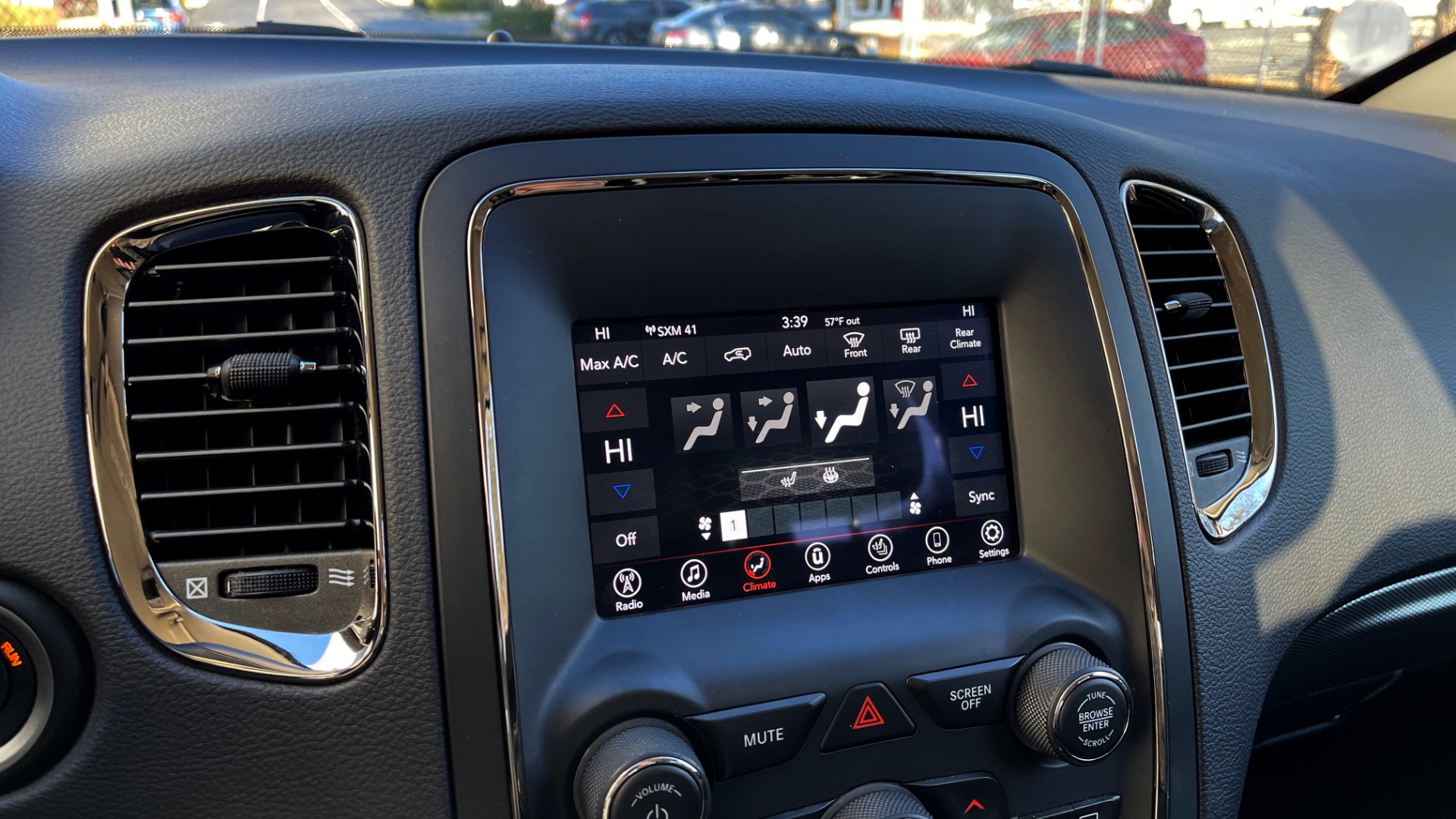 Used 2018 Dodge DURANGO GT RWD / 3.6L V6 / 8-SPD AUTO / APPLE CARPLAY / REARVIEW for sale $36,599 at Formula Imports in Charlotte NC 28227 32