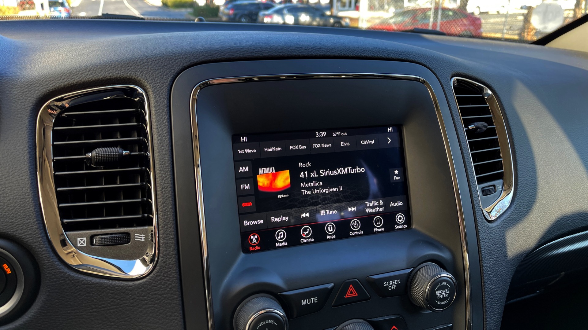 Used 2018 Dodge DURANGO GT RWD / 3.6L V6 / 8-SPD AUTO / APPLE CARPLAY / REARVIEW for sale $36,599 at Formula Imports in Charlotte NC 28227 33