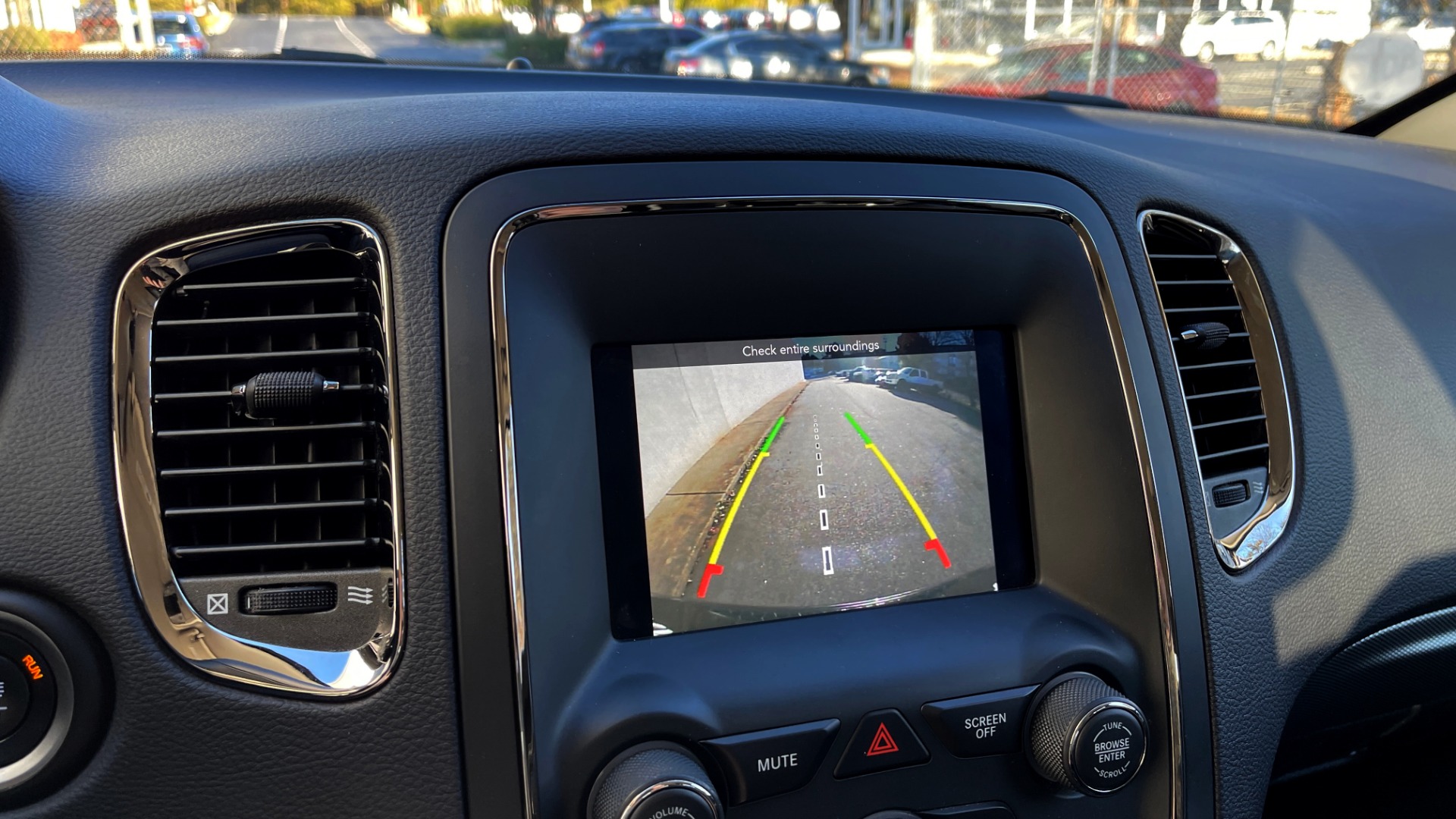 Used 2018 Dodge DURANGO GT RWD / 3.6L V6 / 8-SPD AUTO / APPLE CARPLAY / REARVIEW for sale $36,599 at Formula Imports in Charlotte NC 28227 34