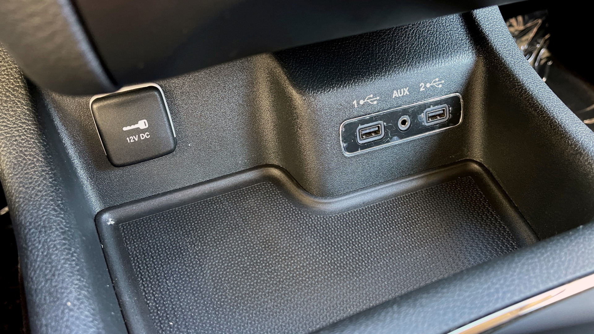 Used 2018 Dodge DURANGO GT RWD / 3.6L V6 / 8-SPD AUTO / APPLE CARPLAY / REARVIEW for sale $36,599 at Formula Imports in Charlotte NC 28227 36