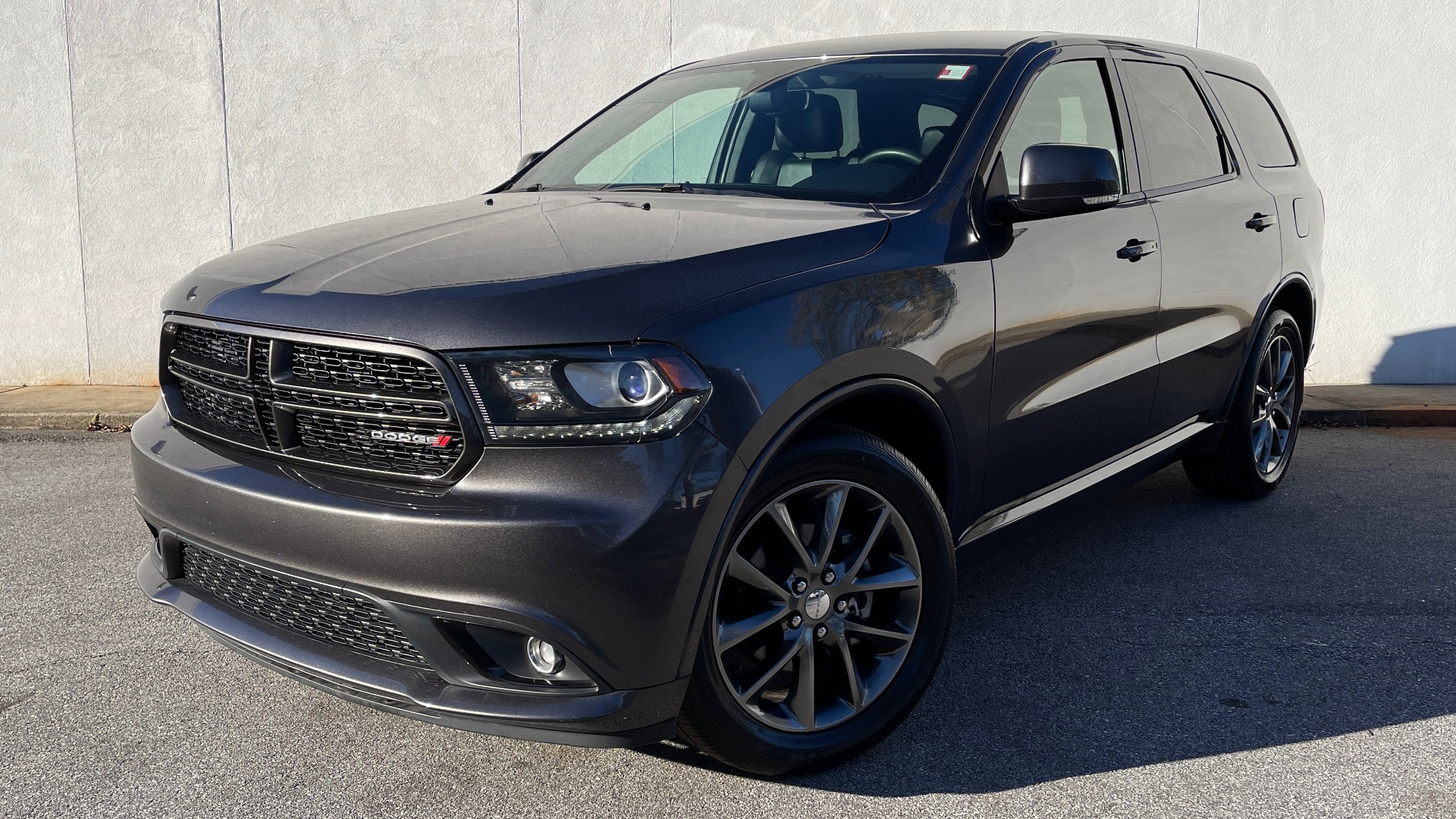Used 2018 Dodge DURANGO GT RWD / 3.6L V6 / 8-SPD AUTO / APPLE CARPLAY / REARVIEW for sale $36,599 at Formula Imports in Charlotte NC 28227 1
