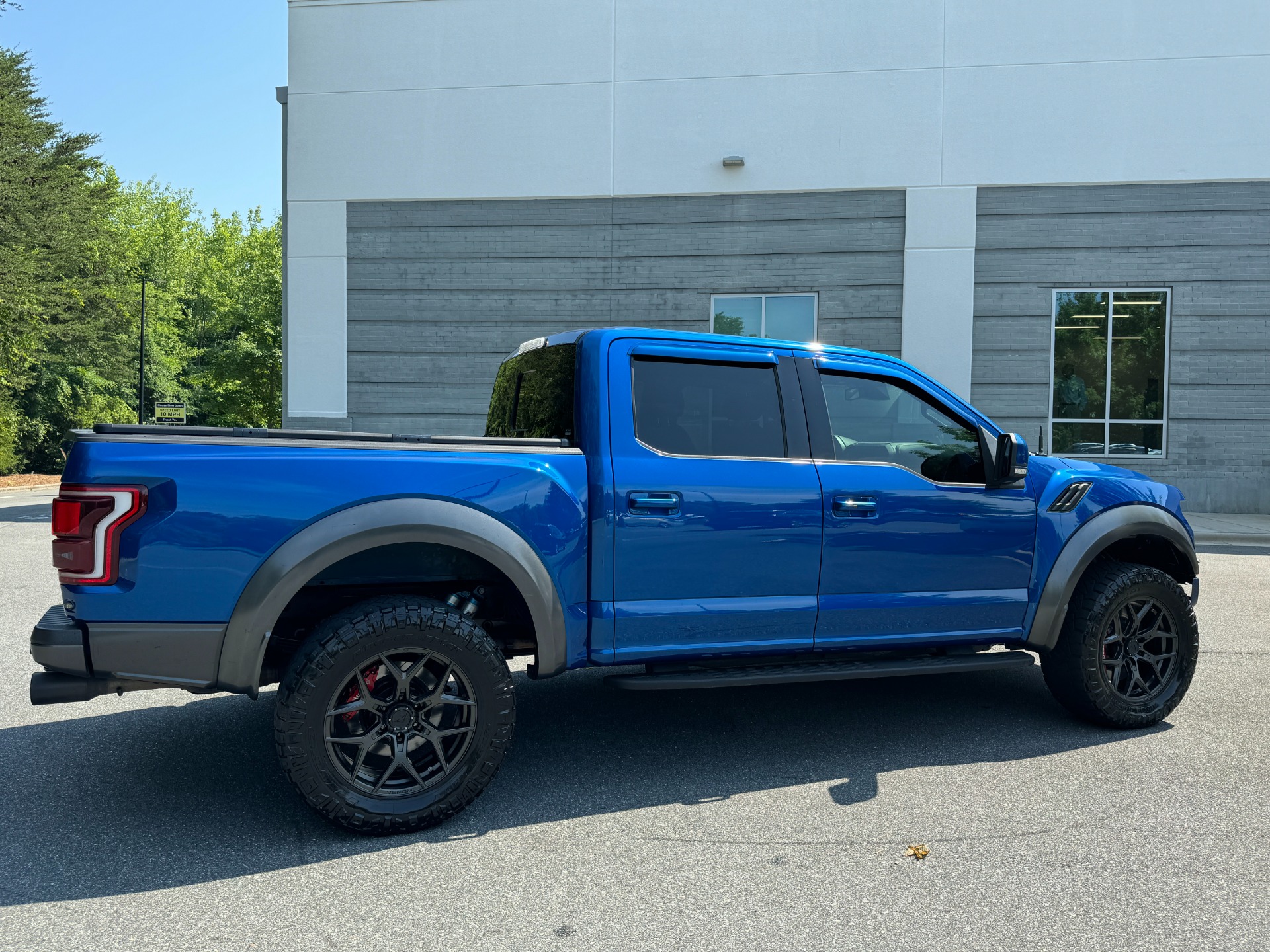 Used 2017 Ford F-150 RAPTOR SUPERCREW 4X4 3.5L / 10-SPD / TECH / SONY / PRO-TRAILER / REARVIEW for sale $54,495 at Formula Imports in Charlotte NC 28227 13
