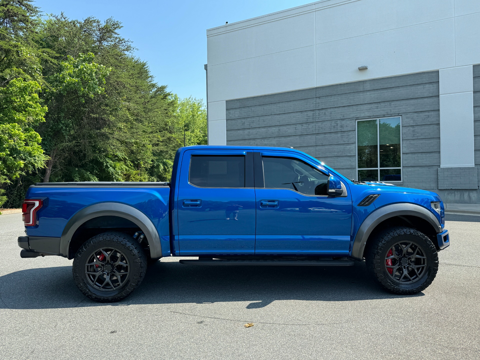 Used 2017 Ford F-150 RAPTOR SUPERCREW 4X4 3.5L / 10-SPD / TECH / SONY / PRO-TRAILER / REARVIEW for sale $54,495 at Formula Imports in Charlotte NC 28227 14