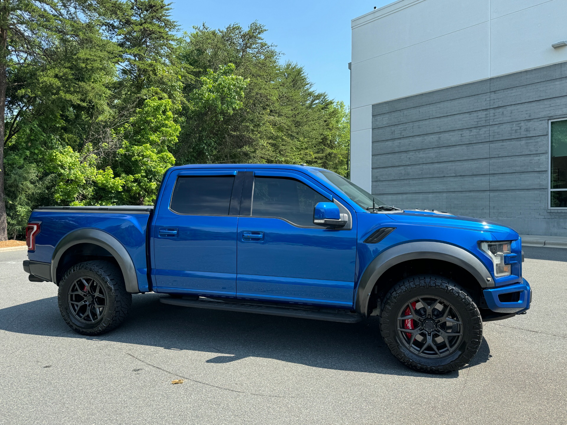 Used 2017 Ford F-150 RAPTOR SUPERCREW 4X4 3.5L / 10-SPD / TECH / SONY / PRO-TRAILER / REARVIEW for sale $54,495 at Formula Imports in Charlotte NC 28227 15