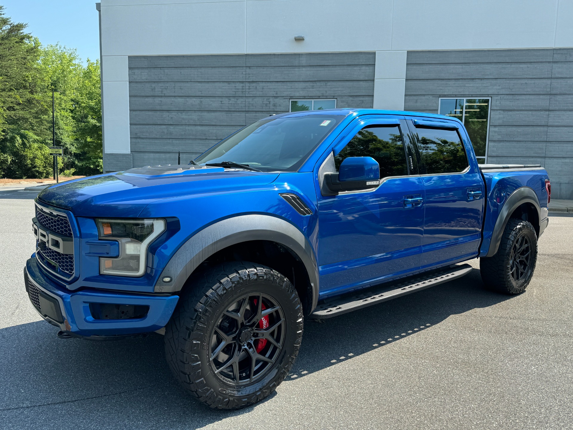Used 2017 Ford F-150 RAPTOR SUPERCREW 4X4 3.5L / 10-SPD / TECH / SONY / PRO-TRAILER / REARVIEW for sale $54,495 at Formula Imports in Charlotte NC 28227 4