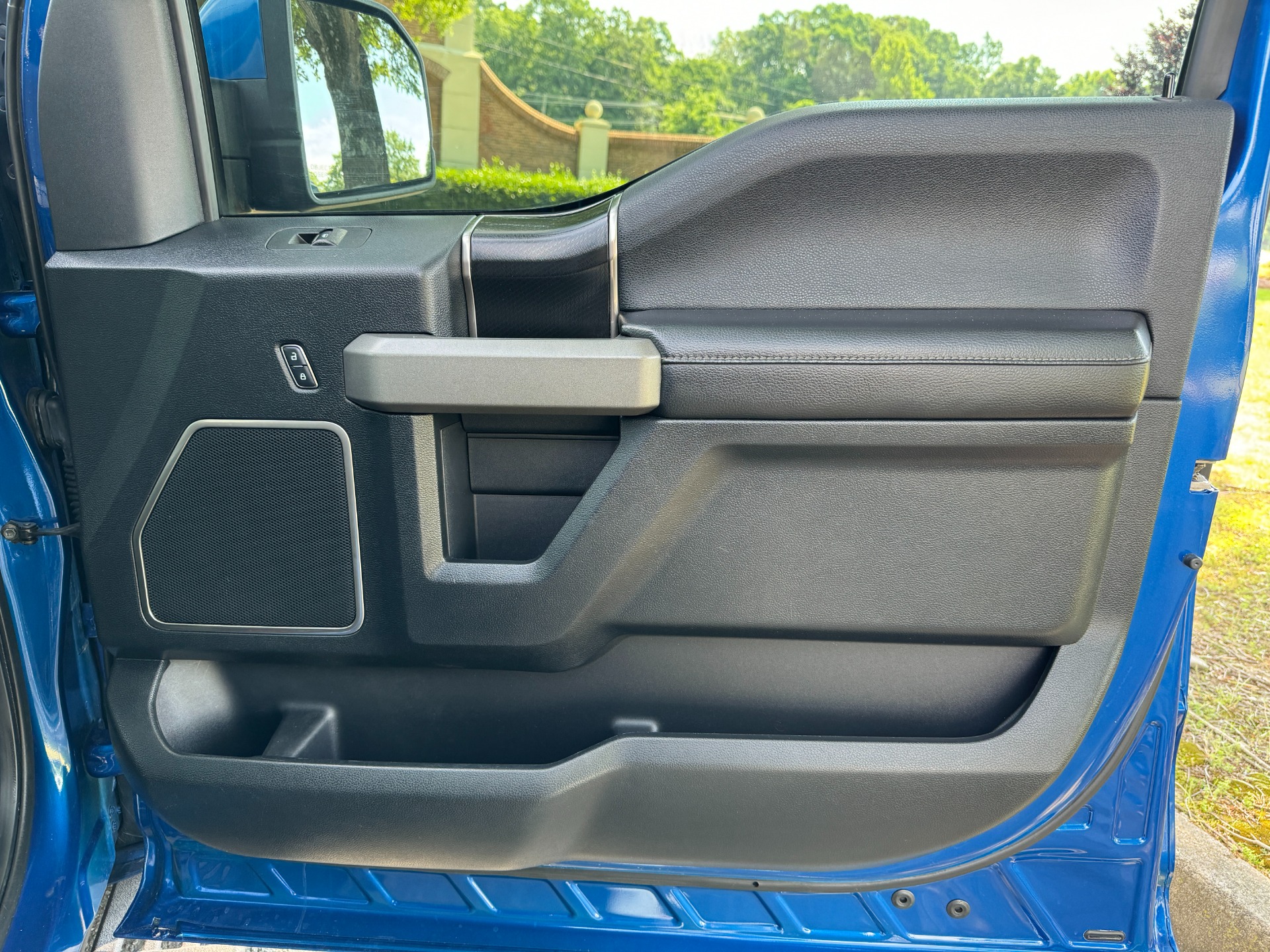 Used 2017 Ford F-150 RAPTOR SUPERCREW 4X4 3.5L / 10-SPD / TECH / SONY / PRO-TRAILER / REARVIEW for sale $54,495 at Formula Imports in Charlotte NC 28227 42