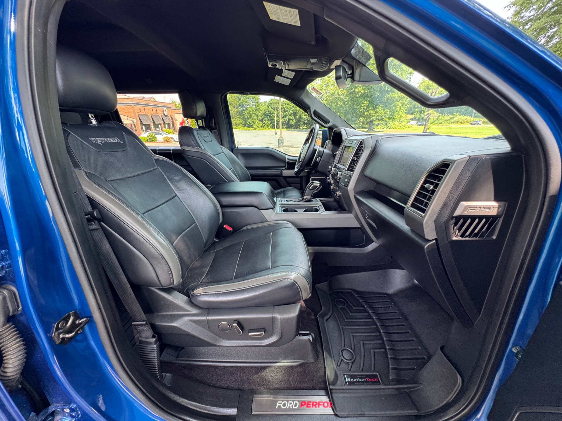 Used 2017 Ford F-150 RAPTOR SUPERCREW 4X4 3.5L / 10-SPD / TECH / SONY / PRO-TRAILER / REARVIEW for sale $54,495 at Formula Imports in Charlotte NC 28227 43