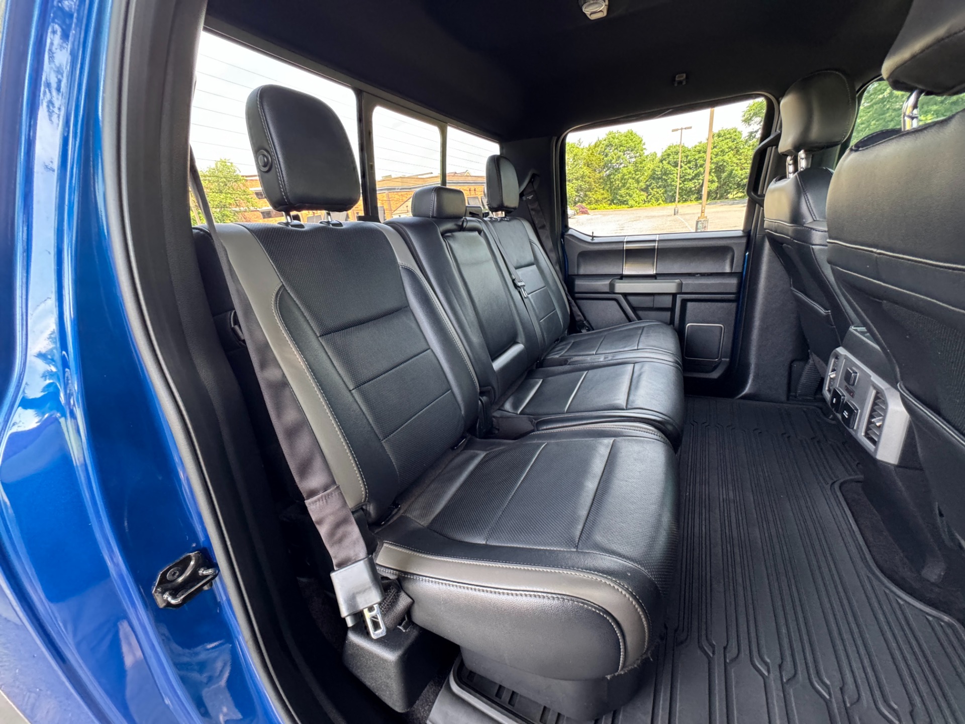 Used 2017 Ford F-150 RAPTOR SUPERCREW 4X4 3.5L / 10-SPD / TECH / SONY / PRO-TRAILER / REARVIEW for sale $54,495 at Formula Imports in Charlotte NC 28227 50