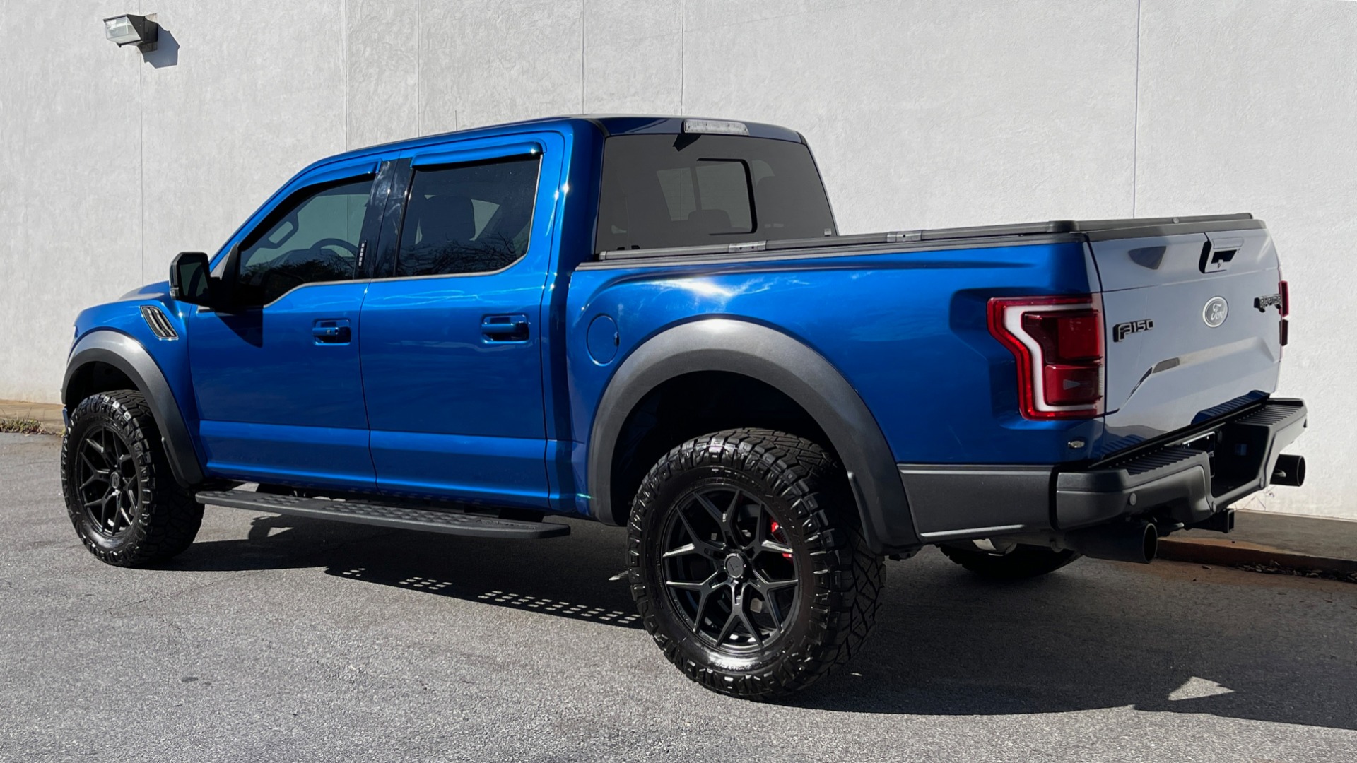 Used 2017 Ford F-150 RAPTOR SUPERCREW 4X4 3.5L / 10-SPD / TECH / SONY / PRO-TRAILER / REARVIEW for sale $54,495 at Formula Imports in Charlotte NC 28227 6