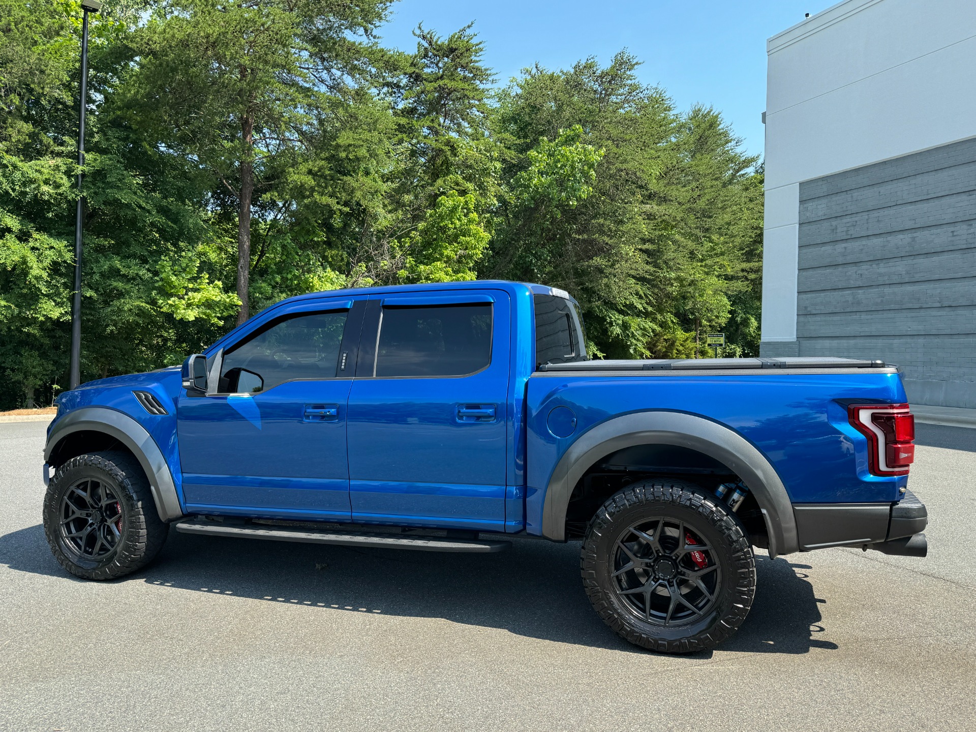 Used 2017 Ford F-150 RAPTOR SUPERCREW 4X4 3.5L / 10-SPD / TECH / SONY / PRO-TRAILER / REARVIEW for sale $54,495 at Formula Imports in Charlotte NC 28227 7