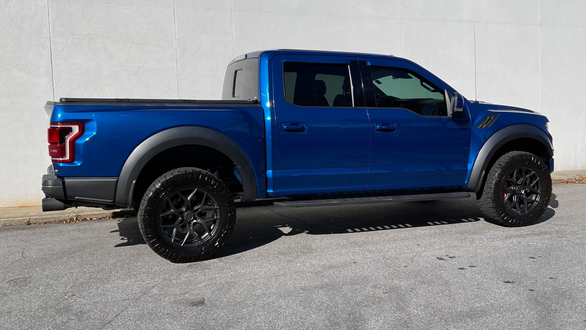 Used 2017 Ford F-150 RAPTOR SUPERCREW 4X4 3.5L / 10-SPD / TECH / SONY / PRO-TRAILER / REARVIEW for sale Sold at Formula Imports in Charlotte NC 28227 9