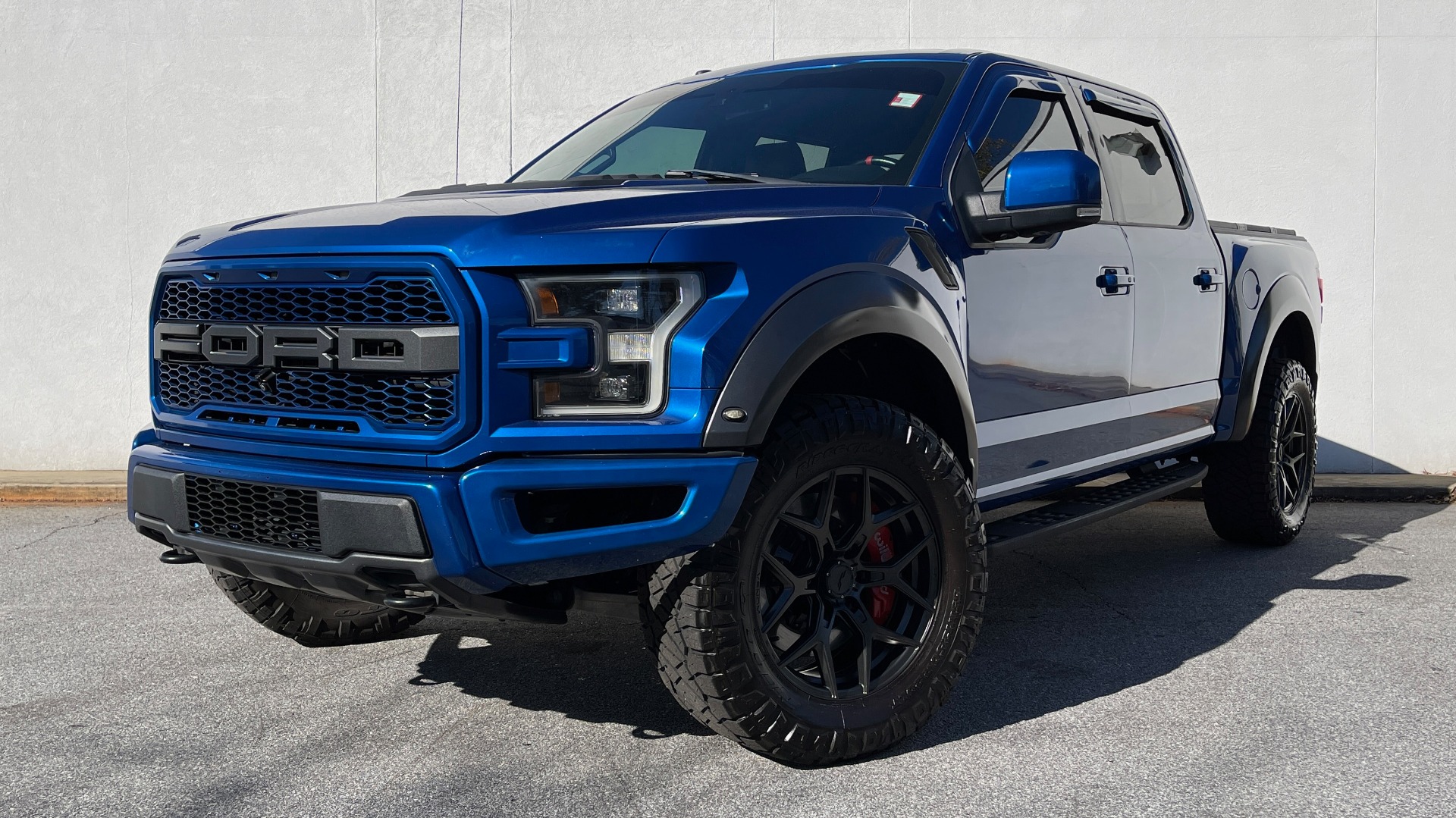 Used 2017 Ford F-150 RAPTOR SUPERCREW 4X4 3.5L / 10-SPD / TECH / SONY / PRO-TRAILER / REARVIEW for sale Sold at Formula Imports in Charlotte NC 28227 1