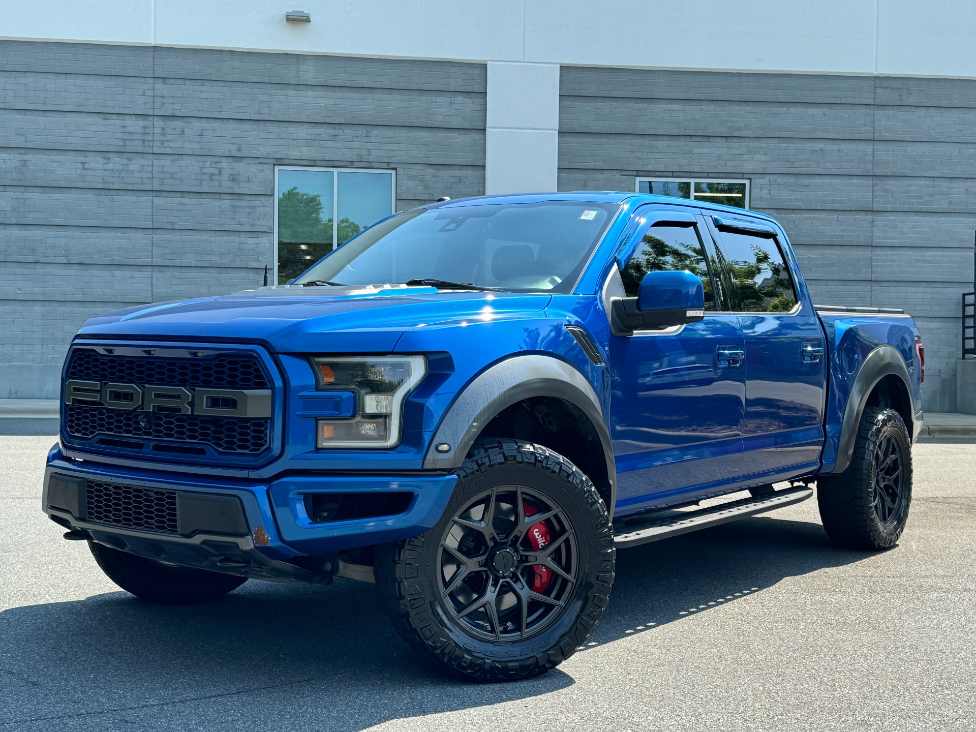 Used 2017 Ford F-150 RAPTOR SUPERCREW 4X4 3.5L / 10-SPD / TECH / SONY / PRO-TRAILER / REARVIEW for sale $54,495 at Formula Imports in Charlotte NC 28227 1