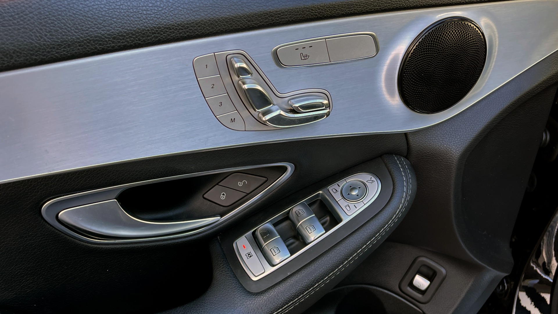 Used 2019 Mercedes-Benz C-CLASS C 300 SEDAN / SUNROOF / BLIND SPOT / HTD STS / REARVIEW for sale $35,495 at Formula Imports in Charlotte NC 28227 24