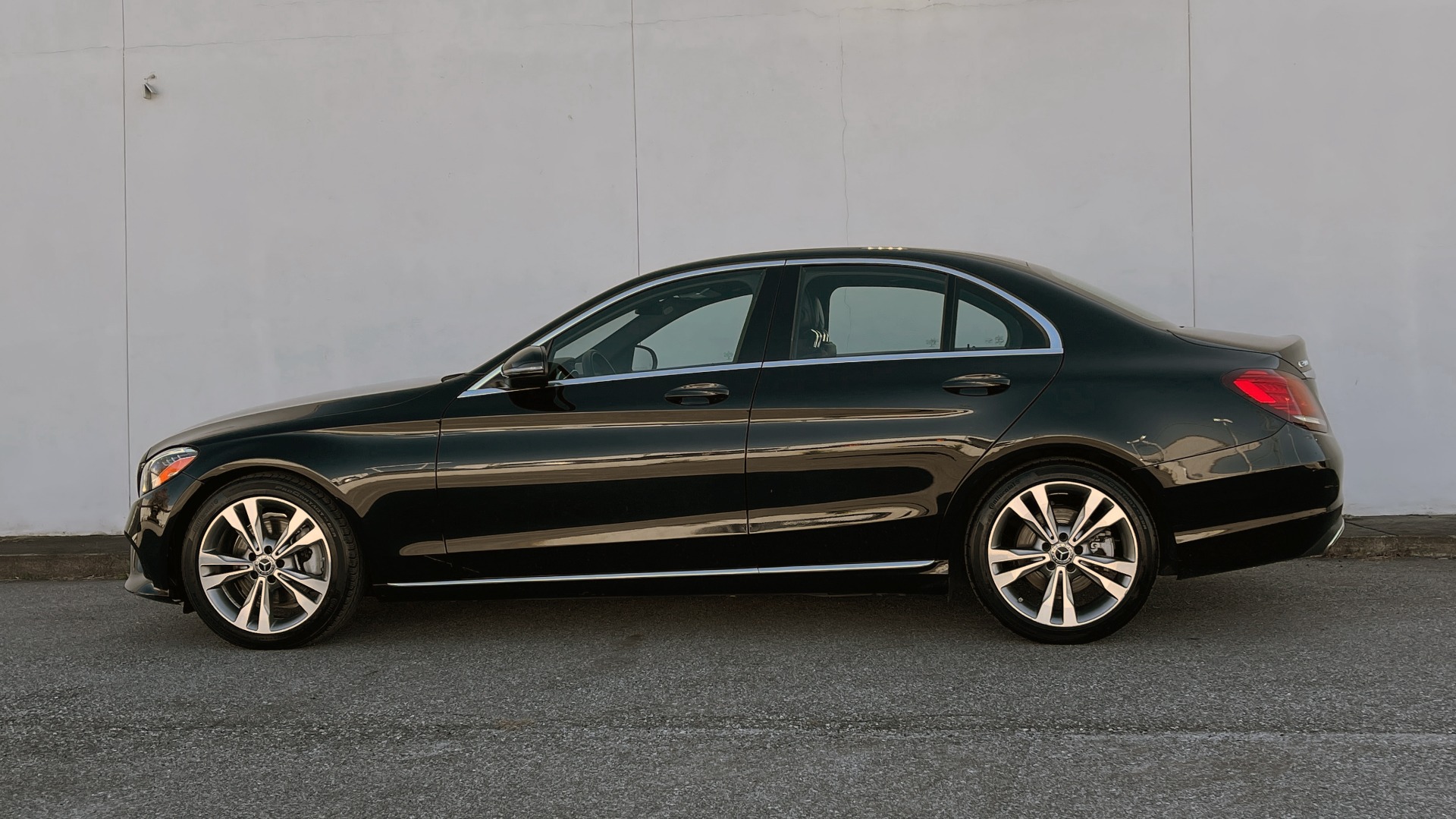 Used 2019 Mercedes-Benz C-CLASS C 300 2.0L SEDAN / SUNROOF / BLIND SPOT ASST / HTD STS / REARVIEW for sale Sold at Formula Imports in Charlotte NC 28227 3