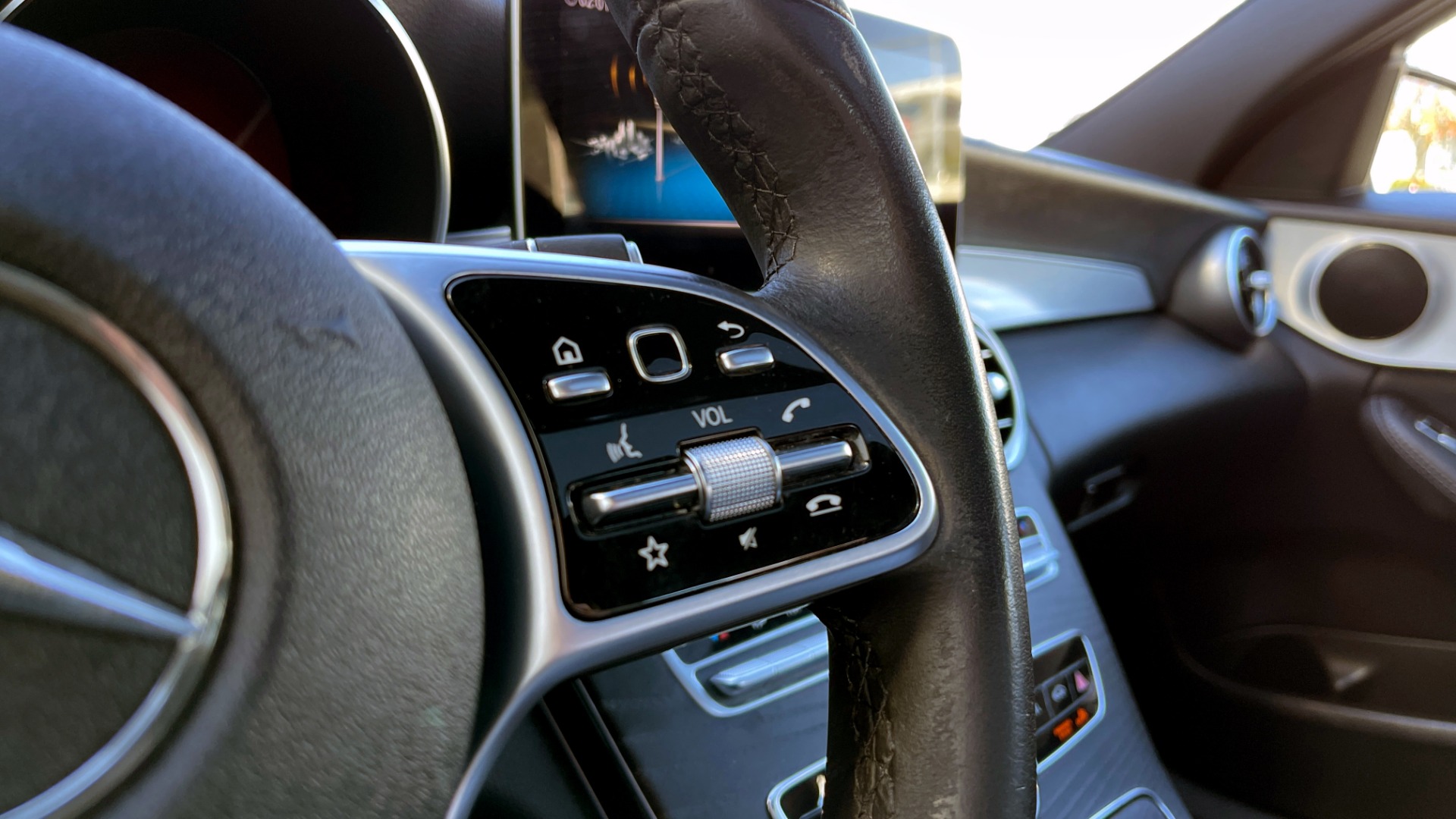 Used 2019 Mercedes-Benz C-CLASS C 300 SEDAN / SUNROOF / BLIND SPOT / HTD STS / REARVIEW for sale $35,495 at Formula Imports in Charlotte NC 28227 31