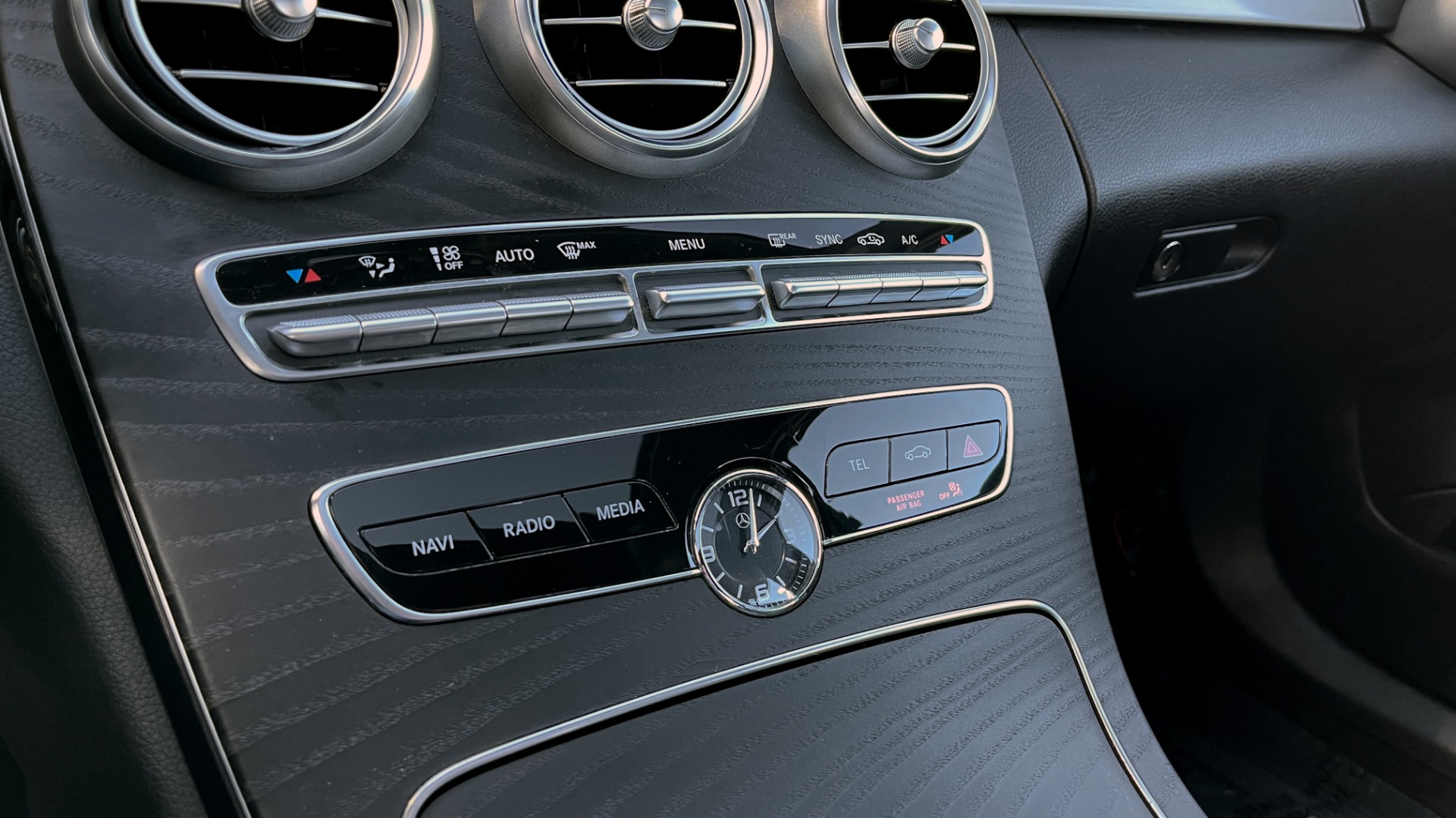 Used 2019 Mercedes-Benz C-CLASS C 300 2.0L SEDAN / SUNROOF / BLIND SPOT ASST / HTD STS / REARVIEW for sale Sold at Formula Imports in Charlotte NC 28227 37