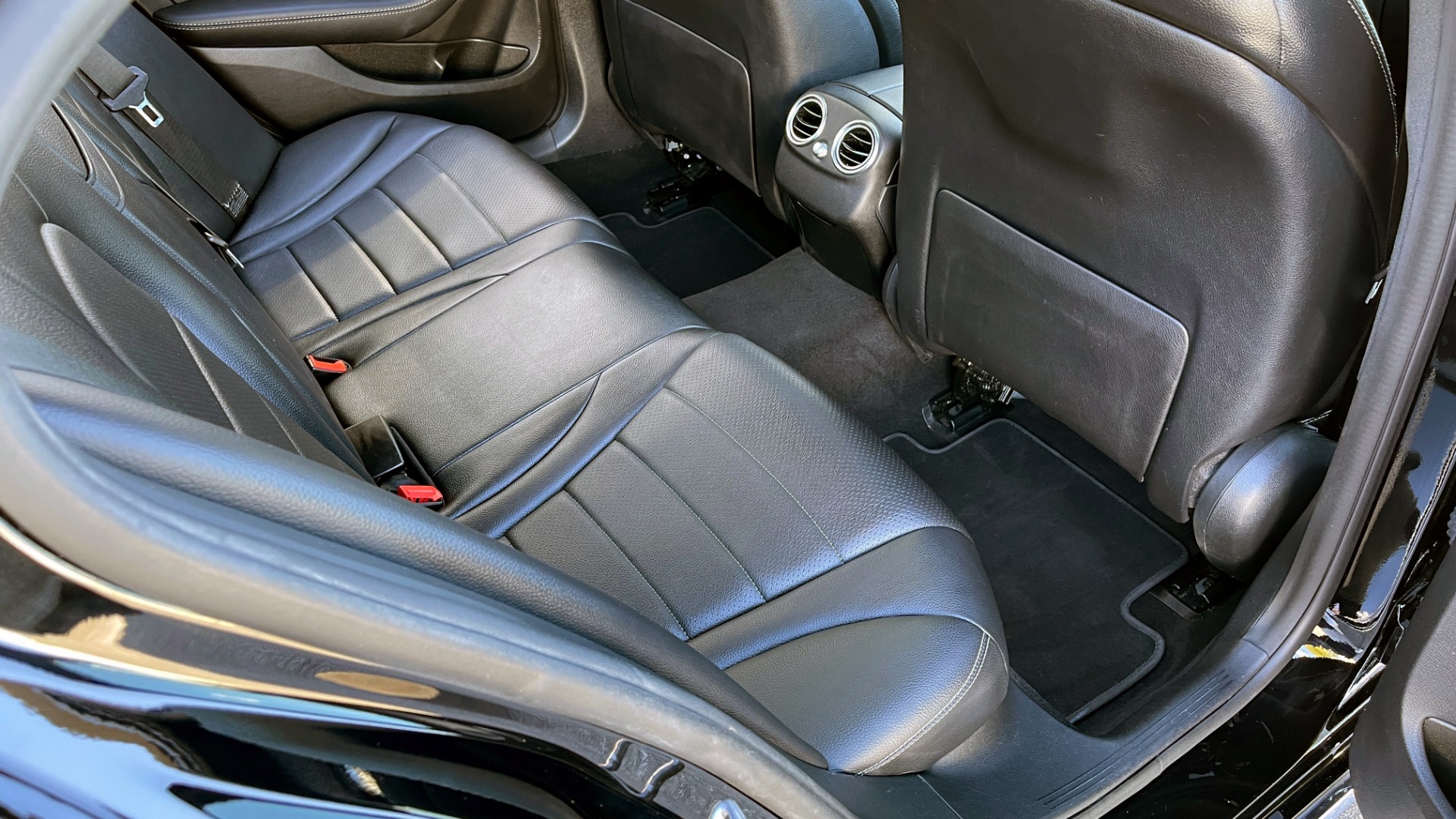 Used 2019 Mercedes-Benz C-CLASS C 300 SEDAN / SUNROOF / BLIND SPOT / HTD STS / REARVIEW for sale $35,495 at Formula Imports in Charlotte NC 28227 52