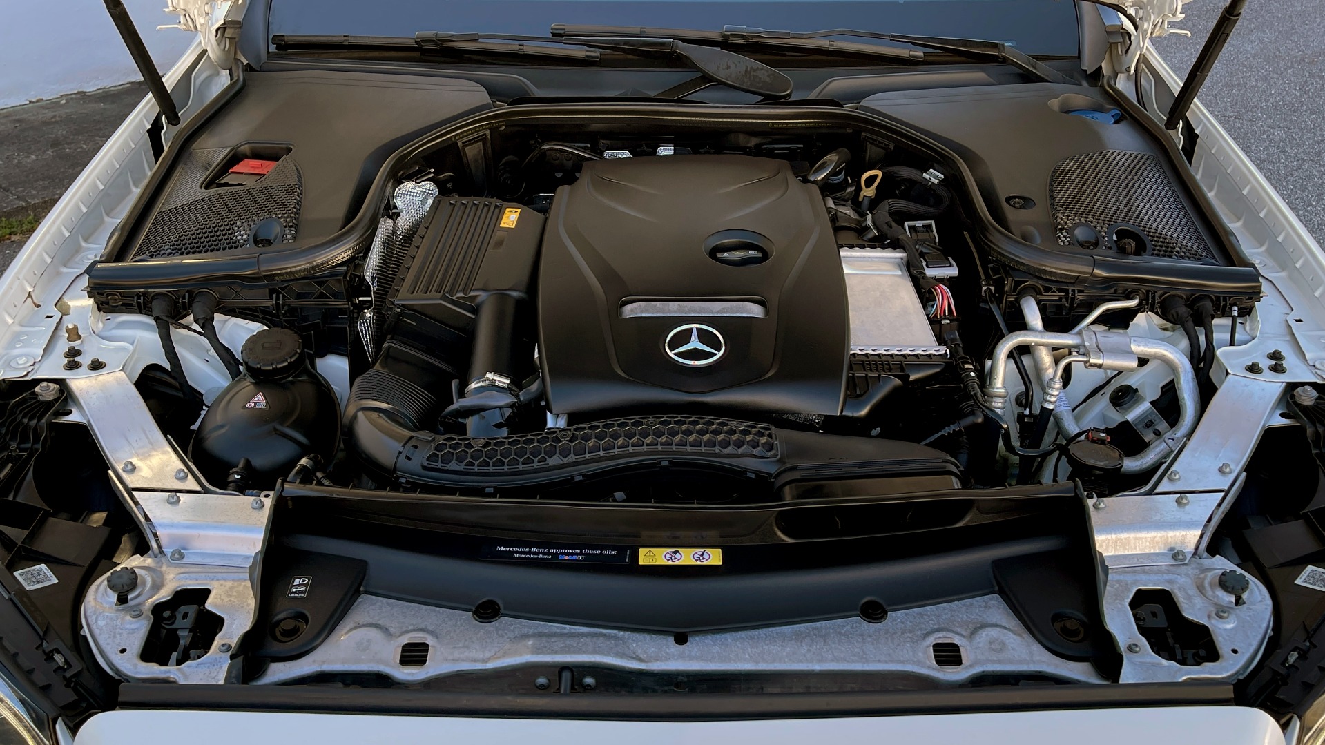 Used 2018 Mercedes-Benz E-CLASS E 300 PREMIUM2 / AMG LINE / PANO-ROOF / BURMESTER / REARVIEW for sale $43,495 at Formula Imports in Charlotte NC 28227 10