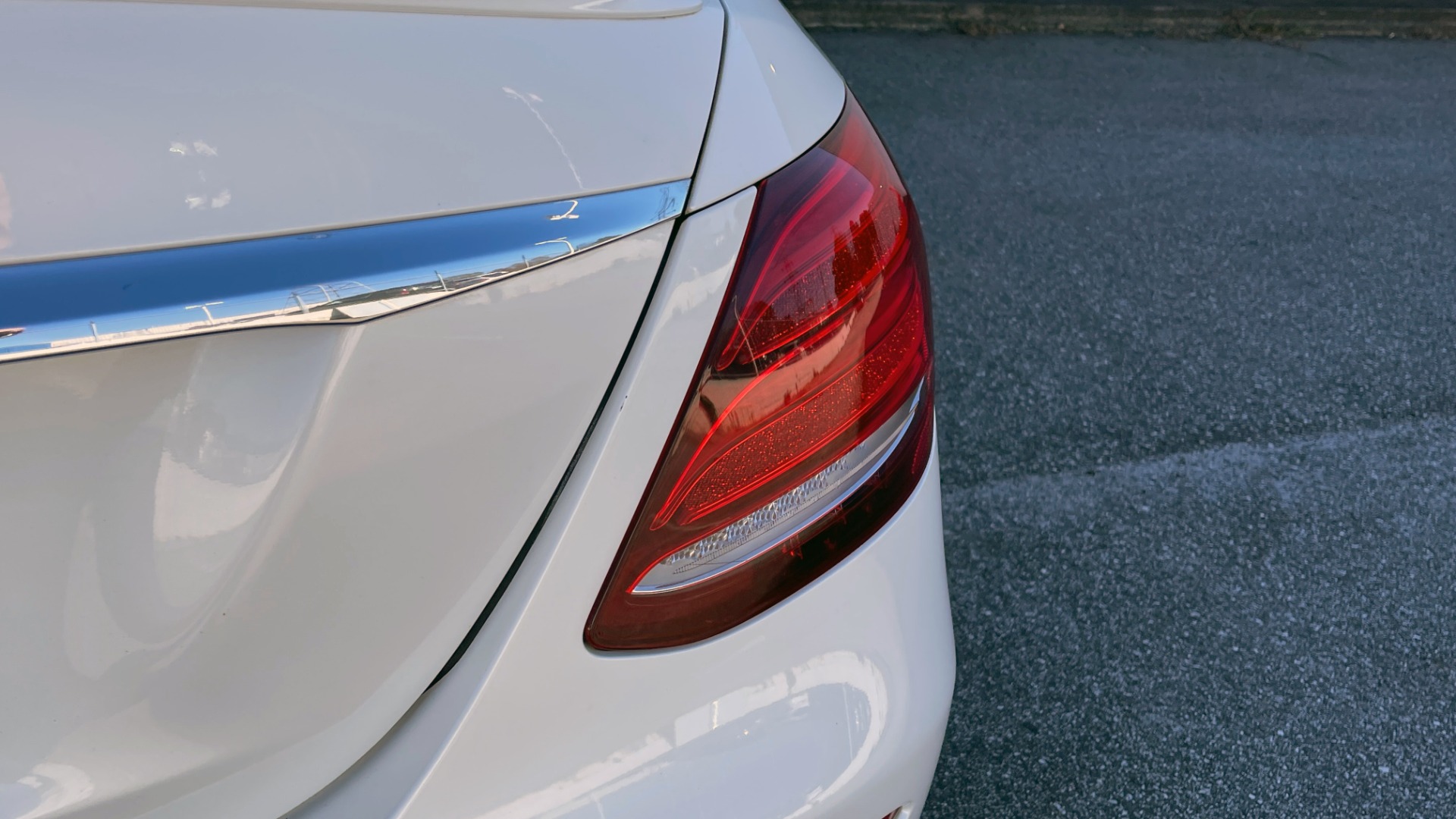Used 2018 Mercedes-Benz E-CLASS E 300 PREMIUM2 / AMG LINE / PANO-ROOF / BURMESTER / REARVIEW for sale $43,495 at Formula Imports in Charlotte NC 28227 23