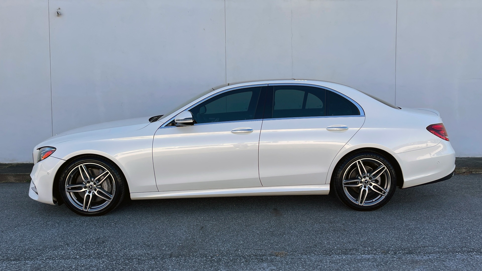 Used 2018 Mercedes-Benz E-CLASS E 300 PREMIUM2 / AMG LINE / PANO-ROOF / BURMESTER / REARVIEW for sale Sold at Formula Imports in Charlotte NC 28227 3