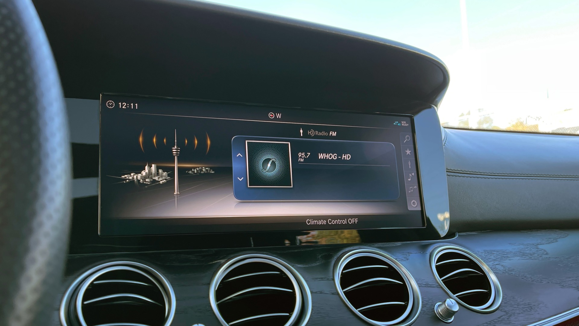 Used 2018 Mercedes-Benz E-CLASS E 300 PREMIUM2 / AMG LINE / PANO-ROOF / BURMESTER / REARVIEW for sale Sold at Formula Imports in Charlotte NC 28227 37