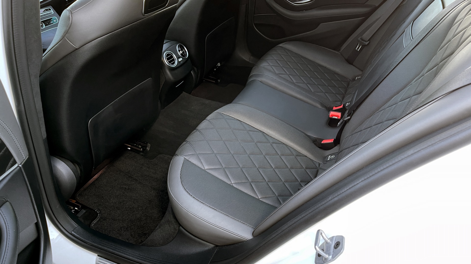 Used 2018 Mercedes-Benz E-CLASS E 300 PREMIUM2 / AMG LINE / PANO-ROOF / BURMESTER / REARVIEW for sale $43,495 at Formula Imports in Charlotte NC 28227 48