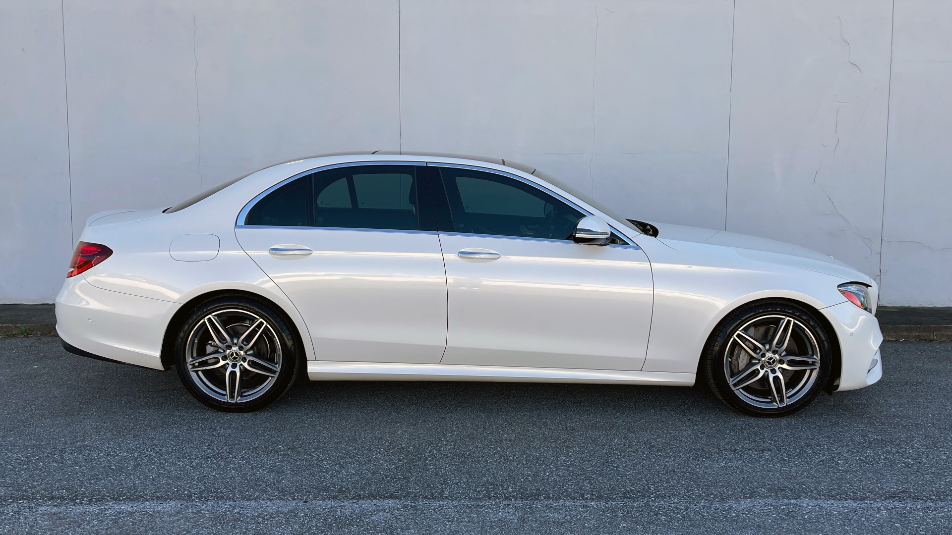 Used 2018 Mercedes-Benz E-CLASS E 300 PREMIUM2 / AMG LINE / PANO-ROOF / BURMESTER / REARVIEW for sale Sold at Formula Imports in Charlotte NC 28227 5