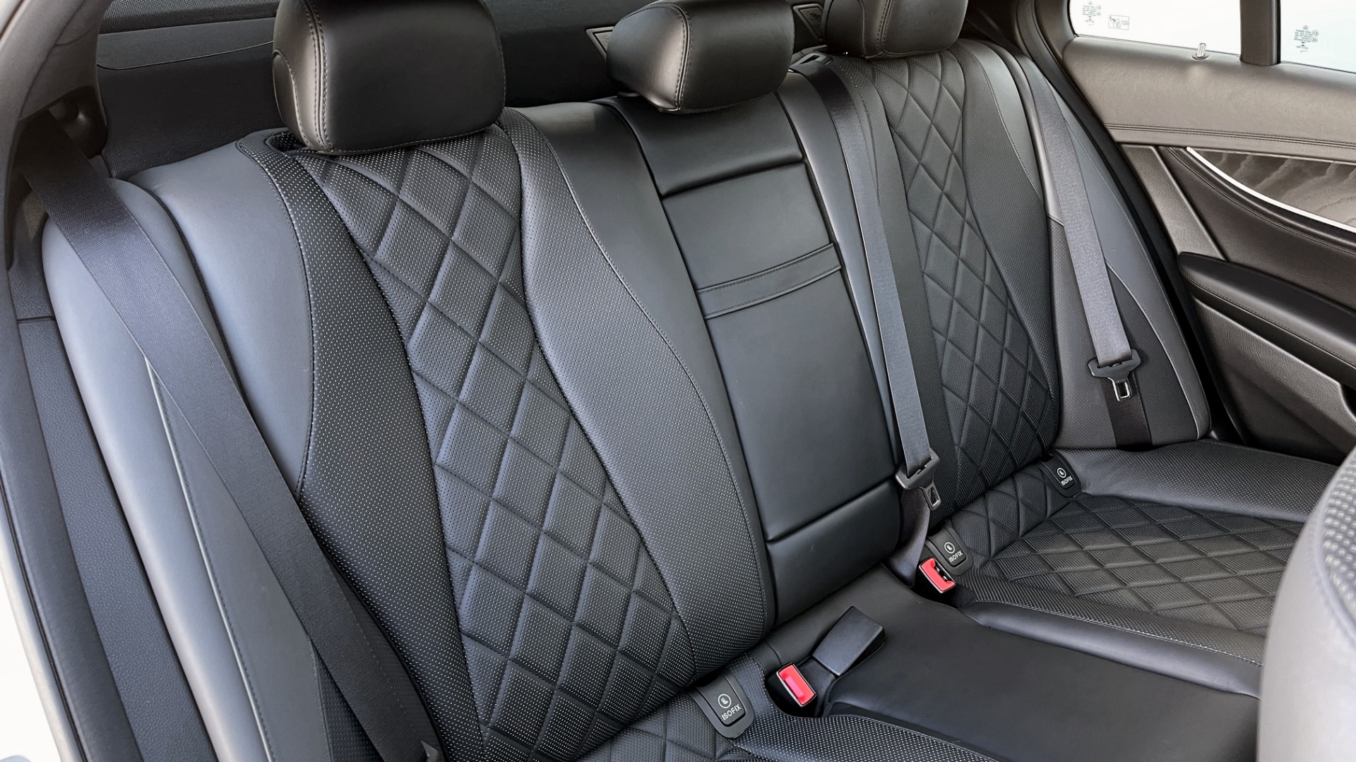 Used 2018 Mercedes-Benz E-CLASS E 300 PREMIUM2 / AMG LINE / PANO-ROOF / BURMESTER / REARVIEW for sale Sold at Formula Imports in Charlotte NC 28227 56