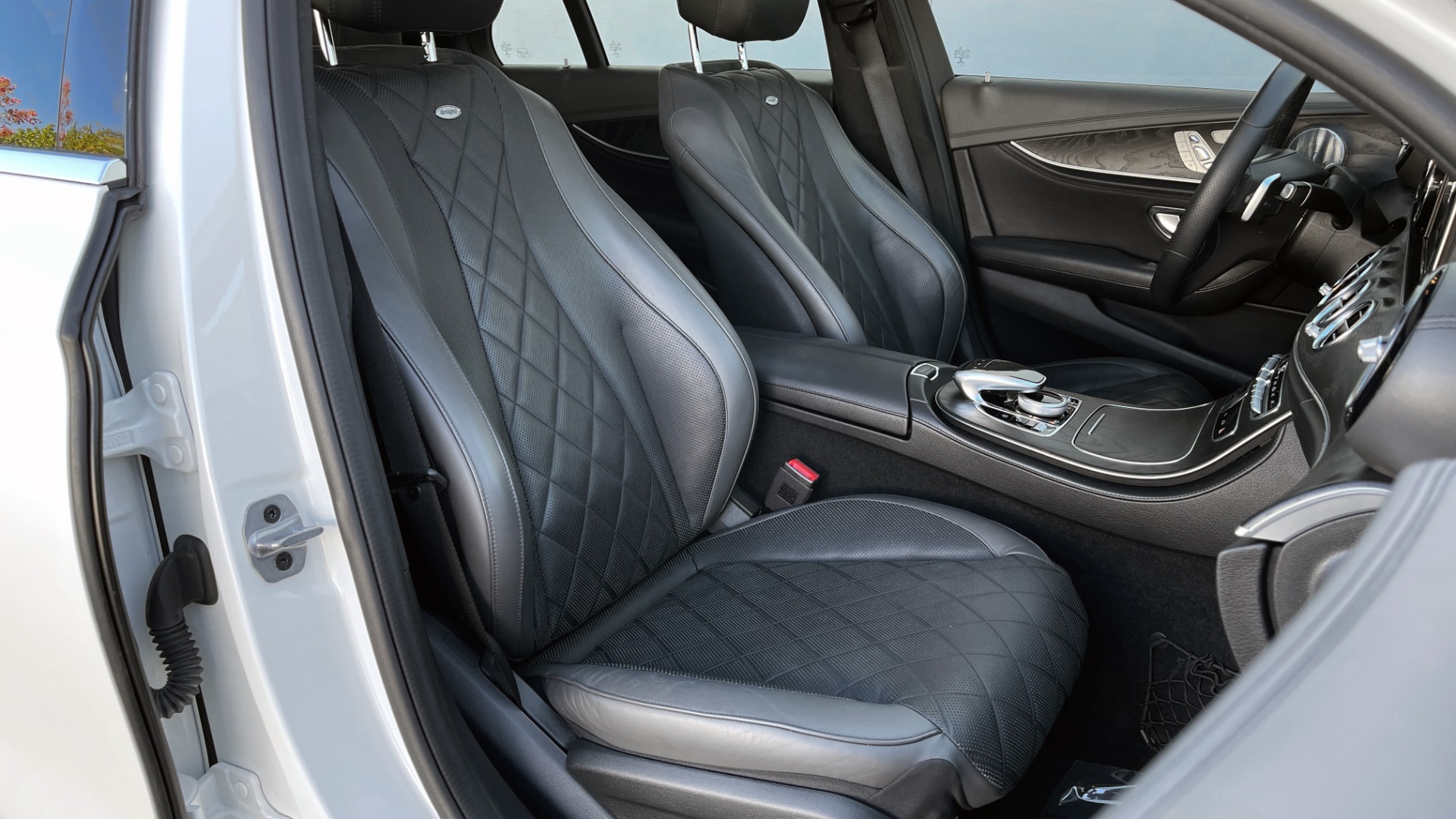 Used 2018 Mercedes-Benz E-CLASS E 300 PREMIUM2 / AMG LINE / PANO-ROOF / BURMESTER / REARVIEW for sale $43,495 at Formula Imports in Charlotte NC 28227 60