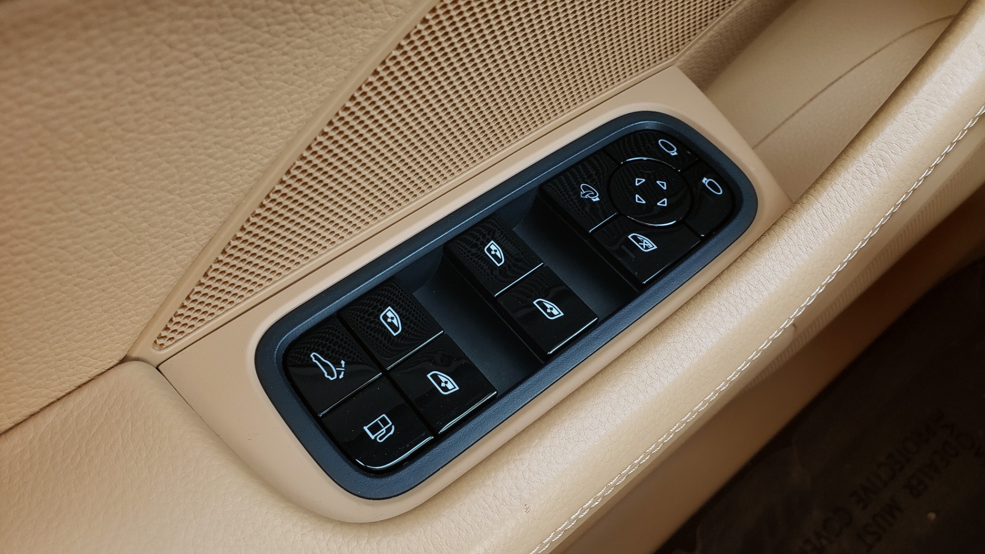 Used 2018 Porsche Panamera 4 E-Hybrid for sale $52,000 at Formula Imports in Charlotte NC 28227 36