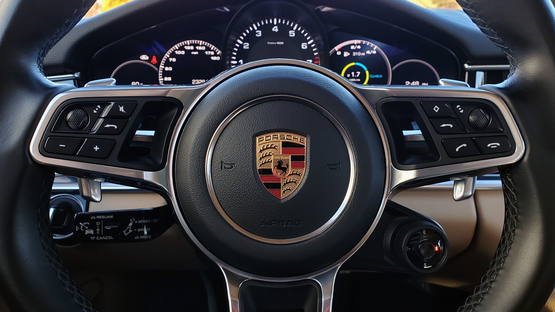 Used 2018 Porsche Panamera 4 E-Hybrid for sale $52,000 at Formula Imports in Charlotte NC 28227 37