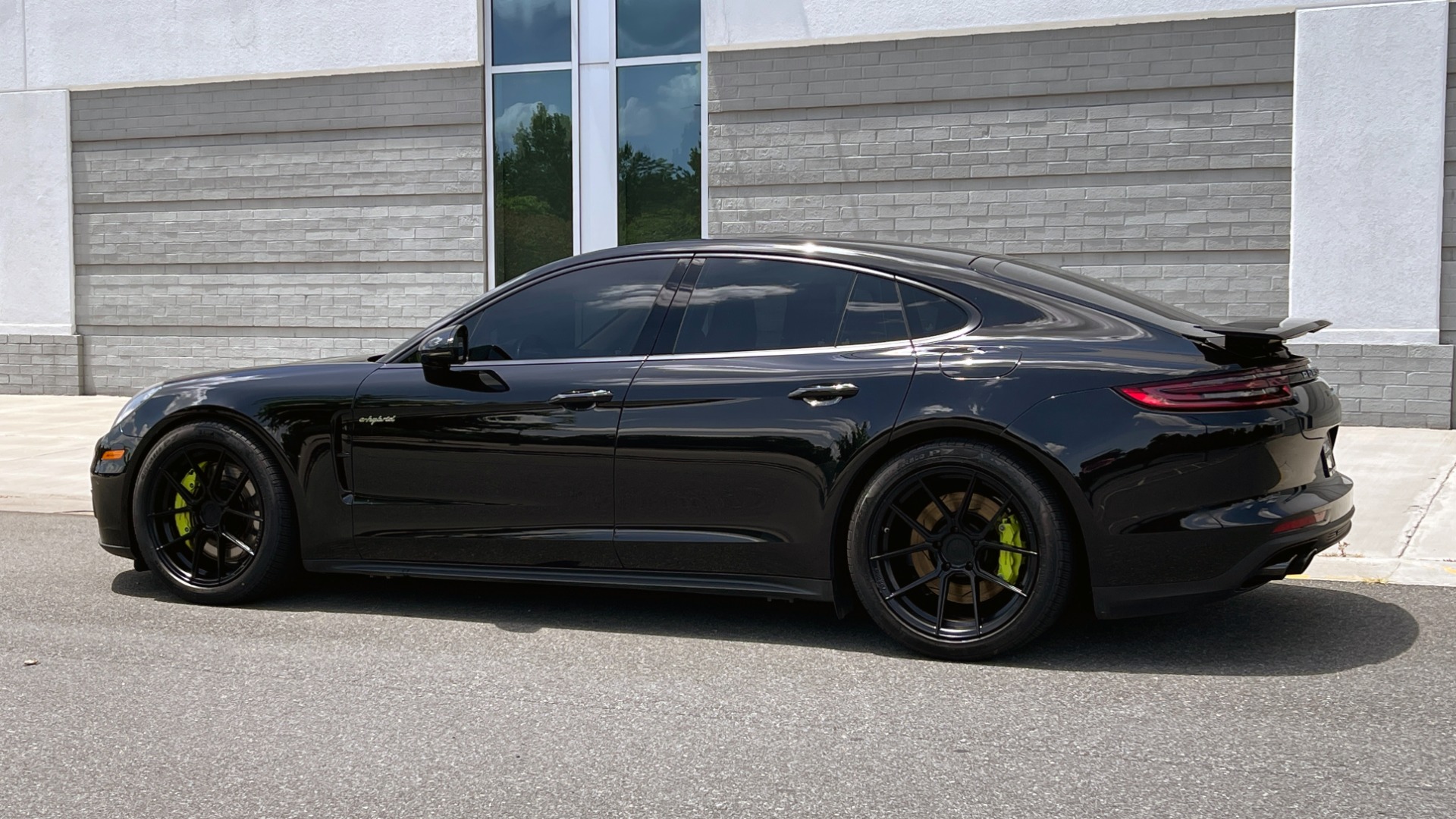 Used 2018 Porsche PANAMERA 4 E-HYBRID / AWD / NAV / SUNROOF / BOSE / REARVIEW for sale Sold at Formula Imports in Charlotte NC 28227 4