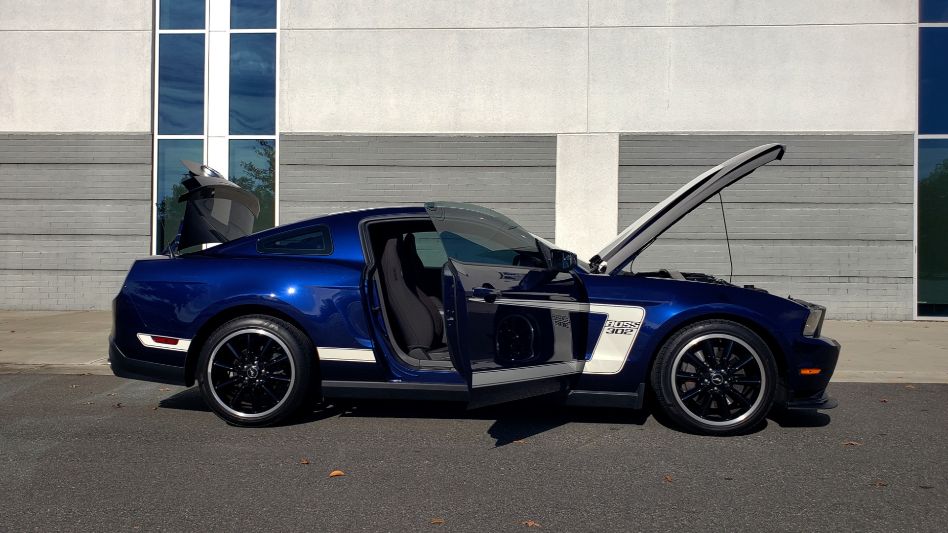 Used 2012 Ford MUSTANG BOSS 302 COUPE / 5.0L / 6-SPD MAN / RECARO SEATS / 3.73 GEARS for sale Sold at Formula Imports in Charlotte NC 28227 17