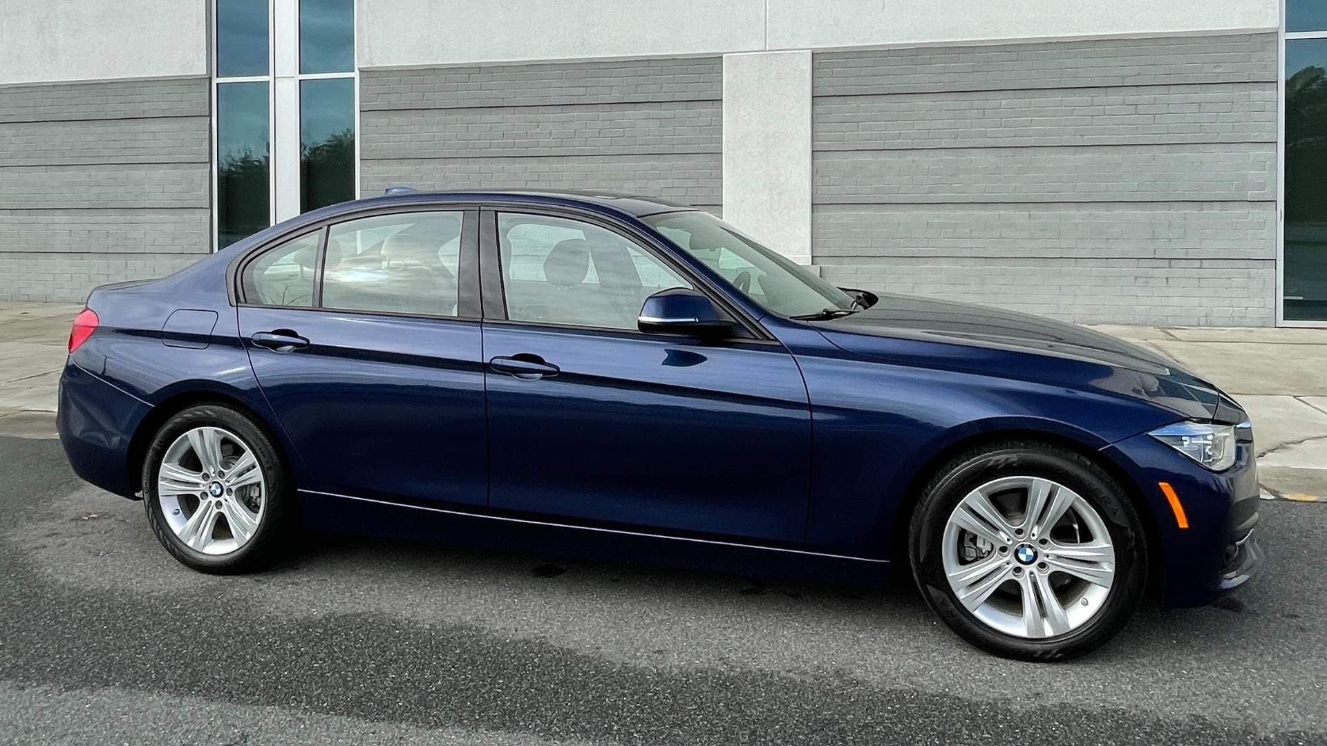 Used 2016 BMW 3 SERIES 328I PREMIUM 2.0L SEDAN / NAV / HTD STS / SUNROOF / SAT RADIO / 17IN WHEELS for sale Sold at Formula Imports in Charlotte NC 28227 11