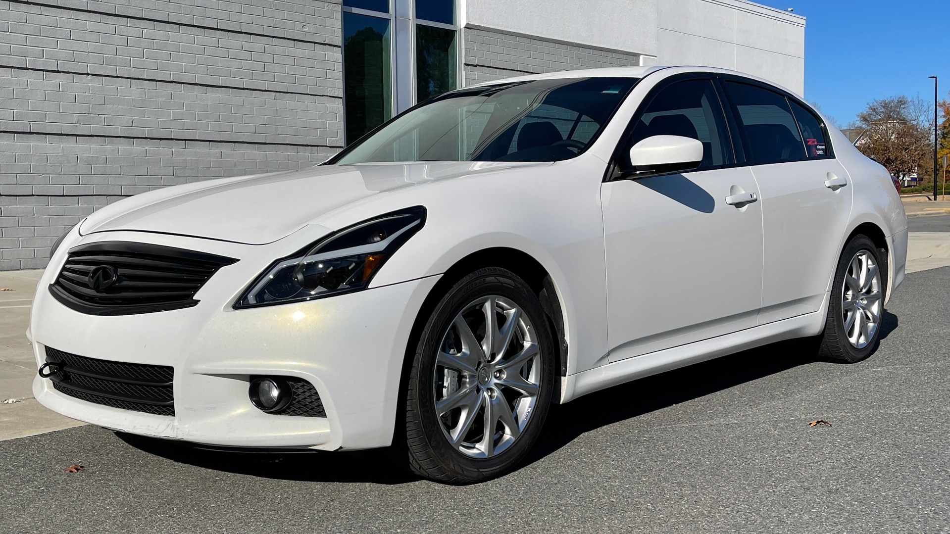 Used 2012 INFINITI G37 SEDAN JOURNEY RWD / 3.7L / 7-SPD AUTO / PREMIUM / SPORT / NAV for sale Sold at Formula Imports in Charlotte NC 28227 4