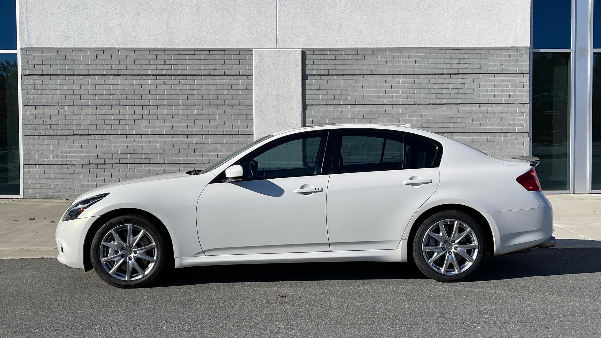 Used 2012 INFINITI G37 SEDAN JOURNEY RWD / 3.7L / 7-SPD AUTO / PREMIUM / SPORT / NAV for sale $14,999 at Formula Imports in Charlotte NC 28227 5